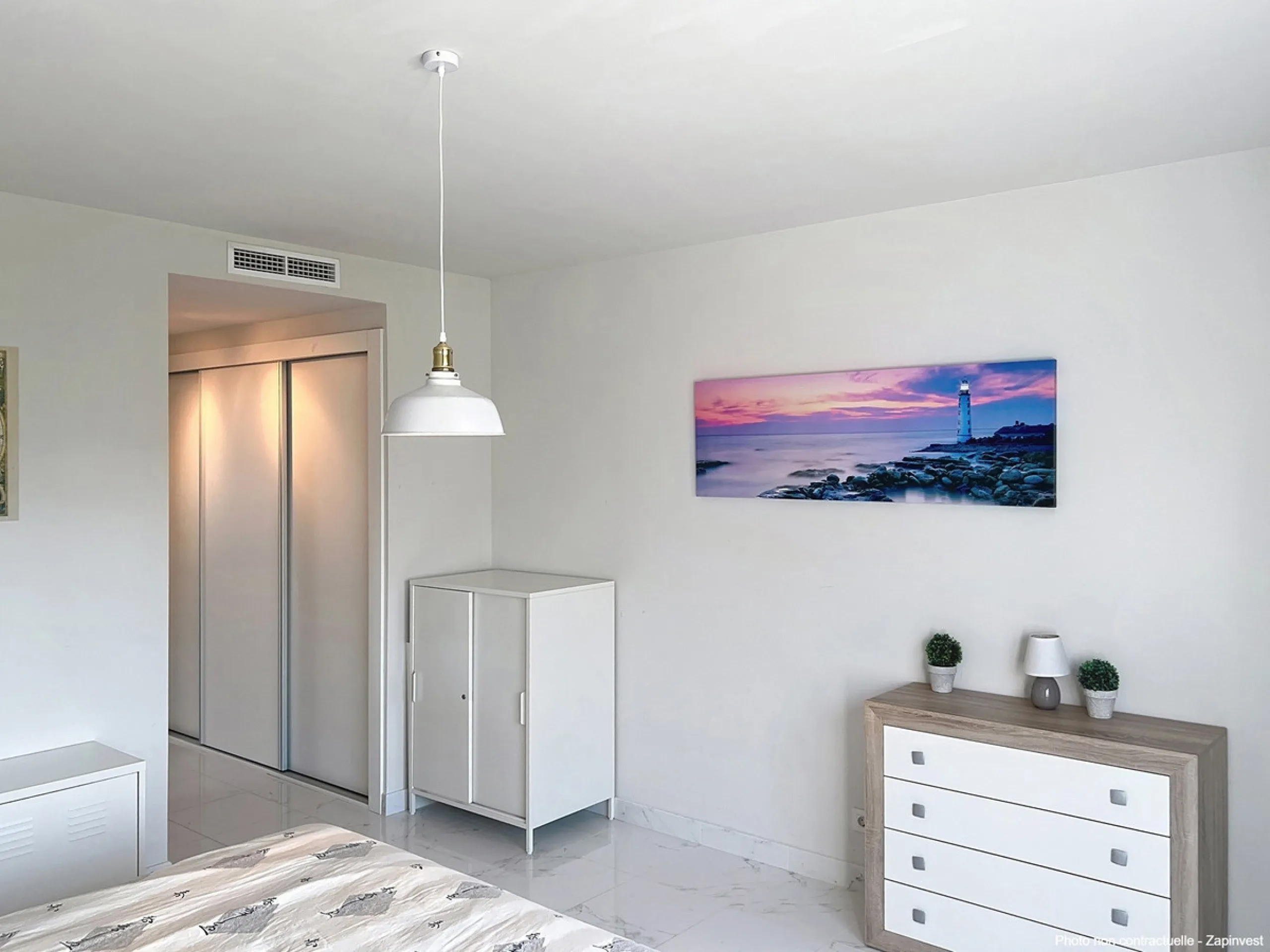 Discover this magnificent and spacious apartment featuring 3 bedrooms and 2 bathrooms, ideal as a permanent home or a holiday residence.