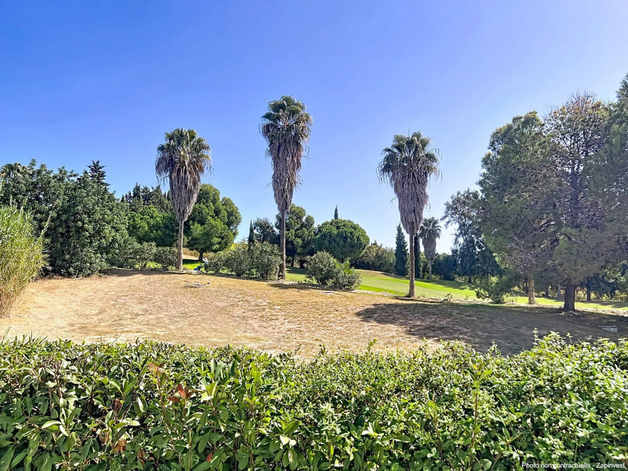 Discover this magnificent and spacious apartment featuring 3 bedrooms and 2 bathrooms, ideal as a permanent home or a holiday residence.