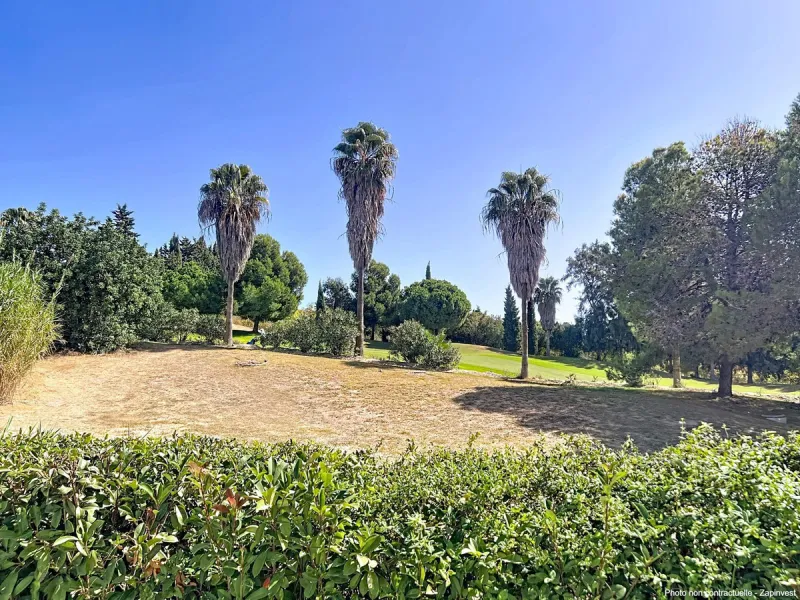 Discover this magnificent and spacious apartment featuring 3 bedrooms and 2 bathrooms, ideal as a permanent home or a holiday residence.