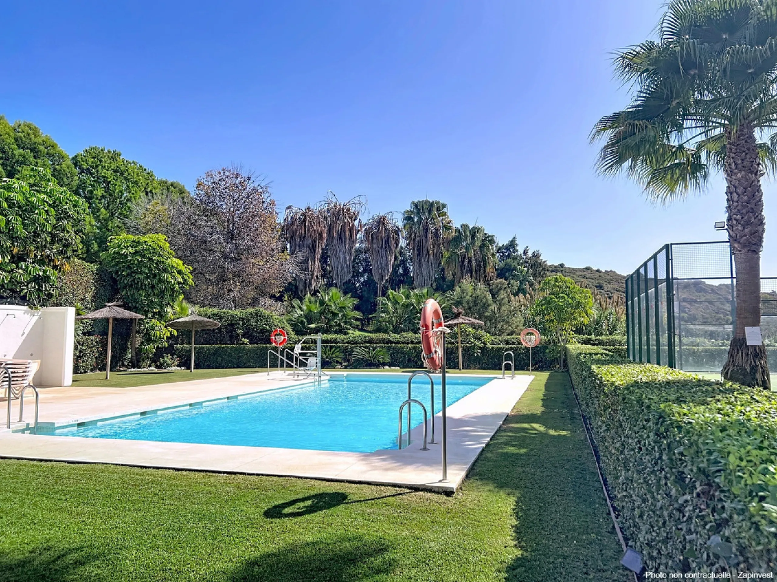 Discover this magnificent and spacious apartment featuring 3 bedrooms and 2 bathrooms, ideal as a permanent home or a holiday residence.