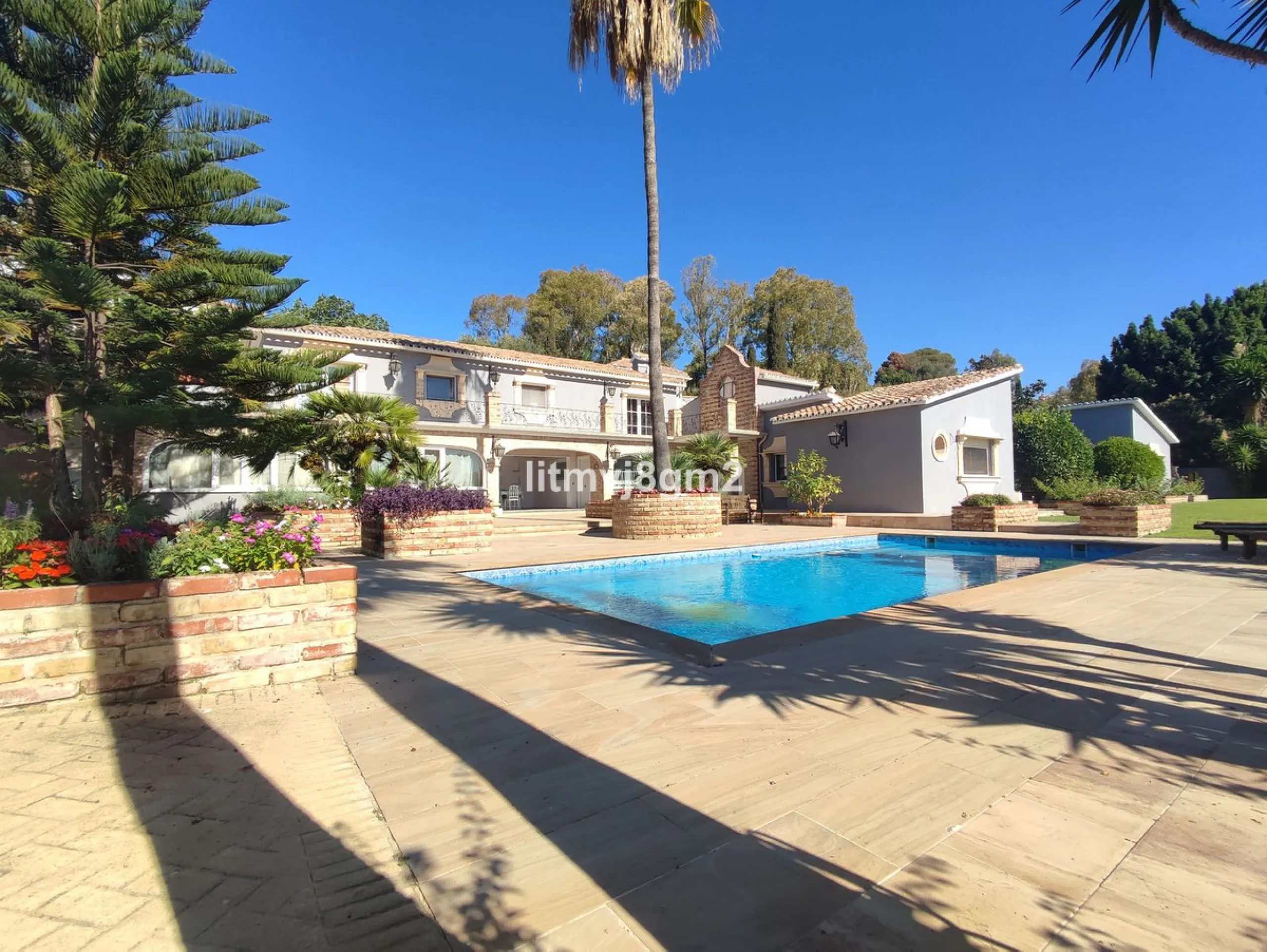 Significant price reduction by 700.000€, priced to sell! Must be seen.