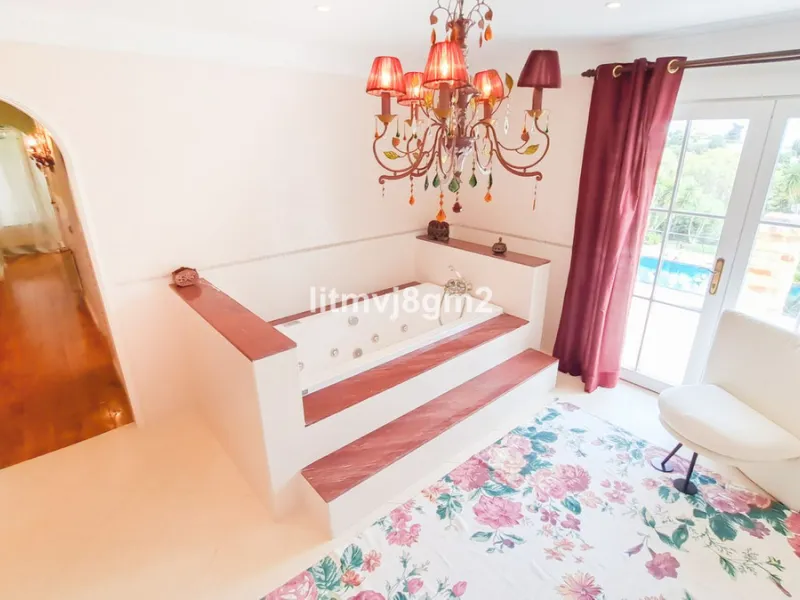 Significant price reduction by 700.000€, priced to sell! Must be seen.
