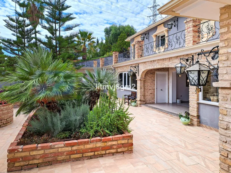 Significant price reduction by 700.000€, priced to sell! Must be seen.