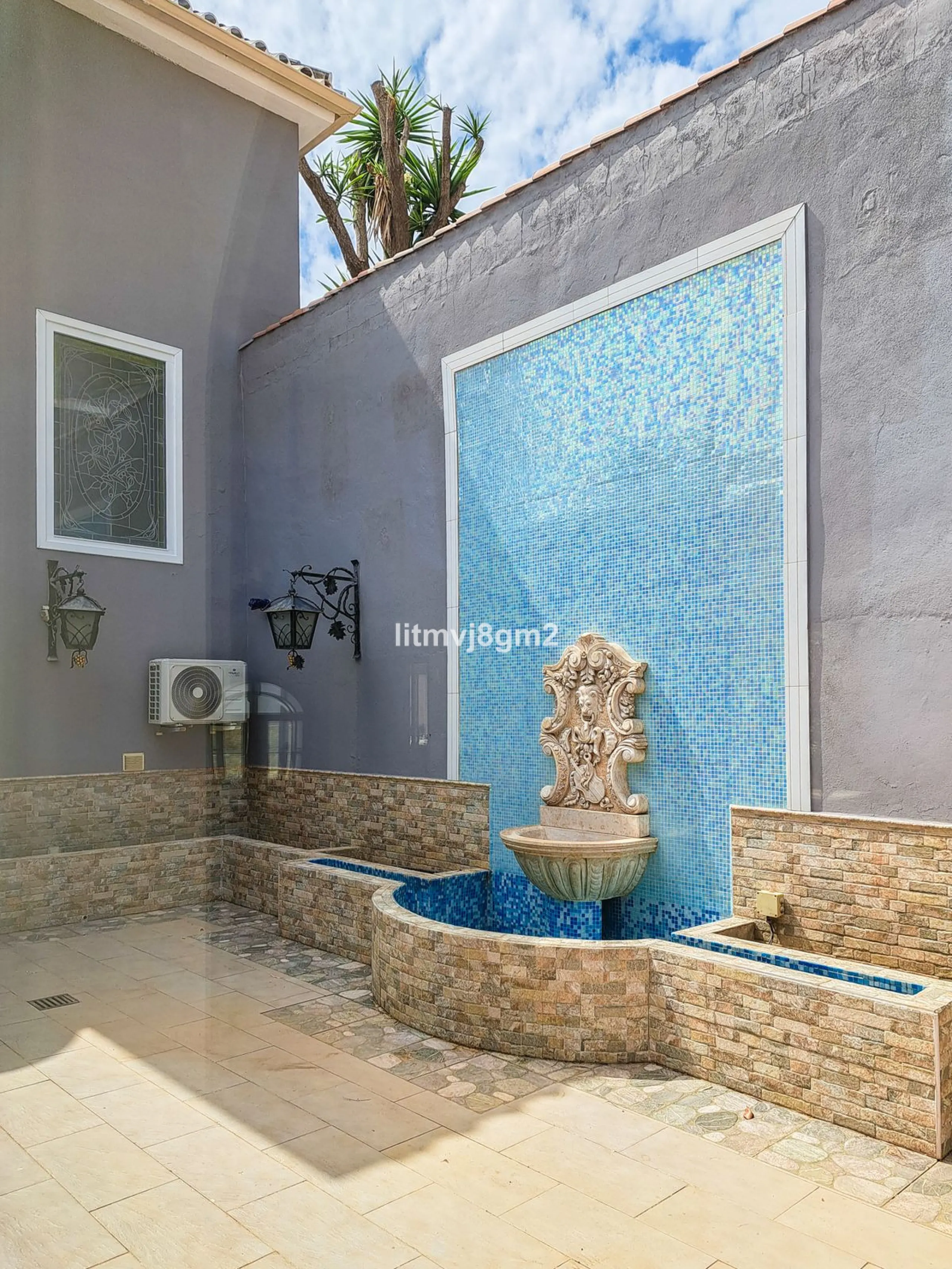 Significant price reduction by 700.000€, priced to sell! Must be seen.