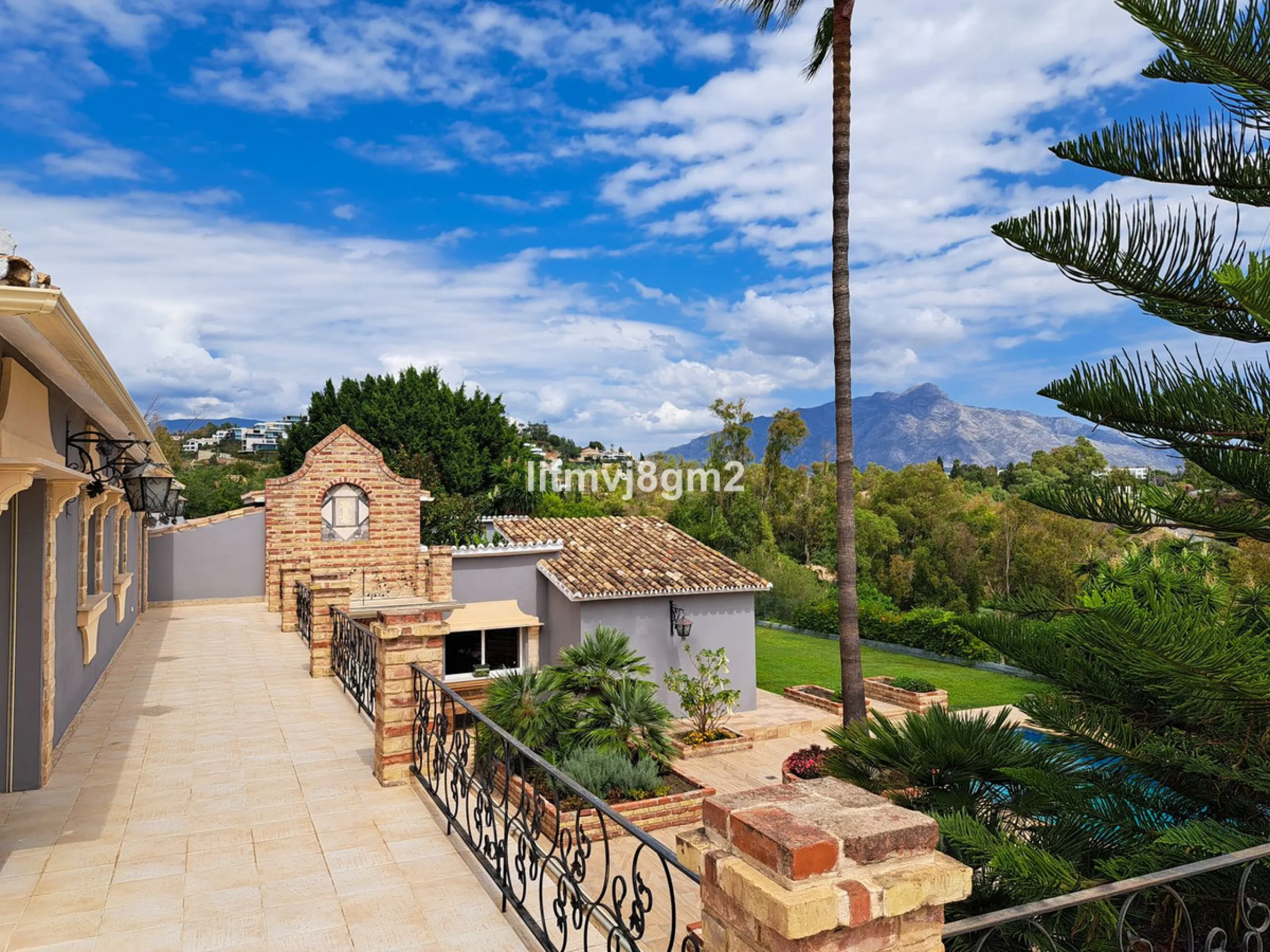 Significant price reduction by 700.000€, priced to sell! Must be seen.