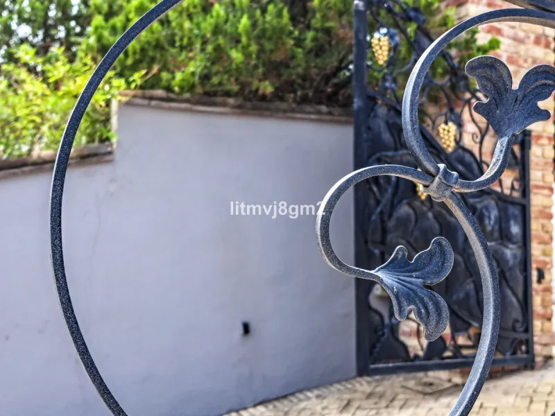 Significant price reduction by 700.000€, priced to sell! Must be seen.