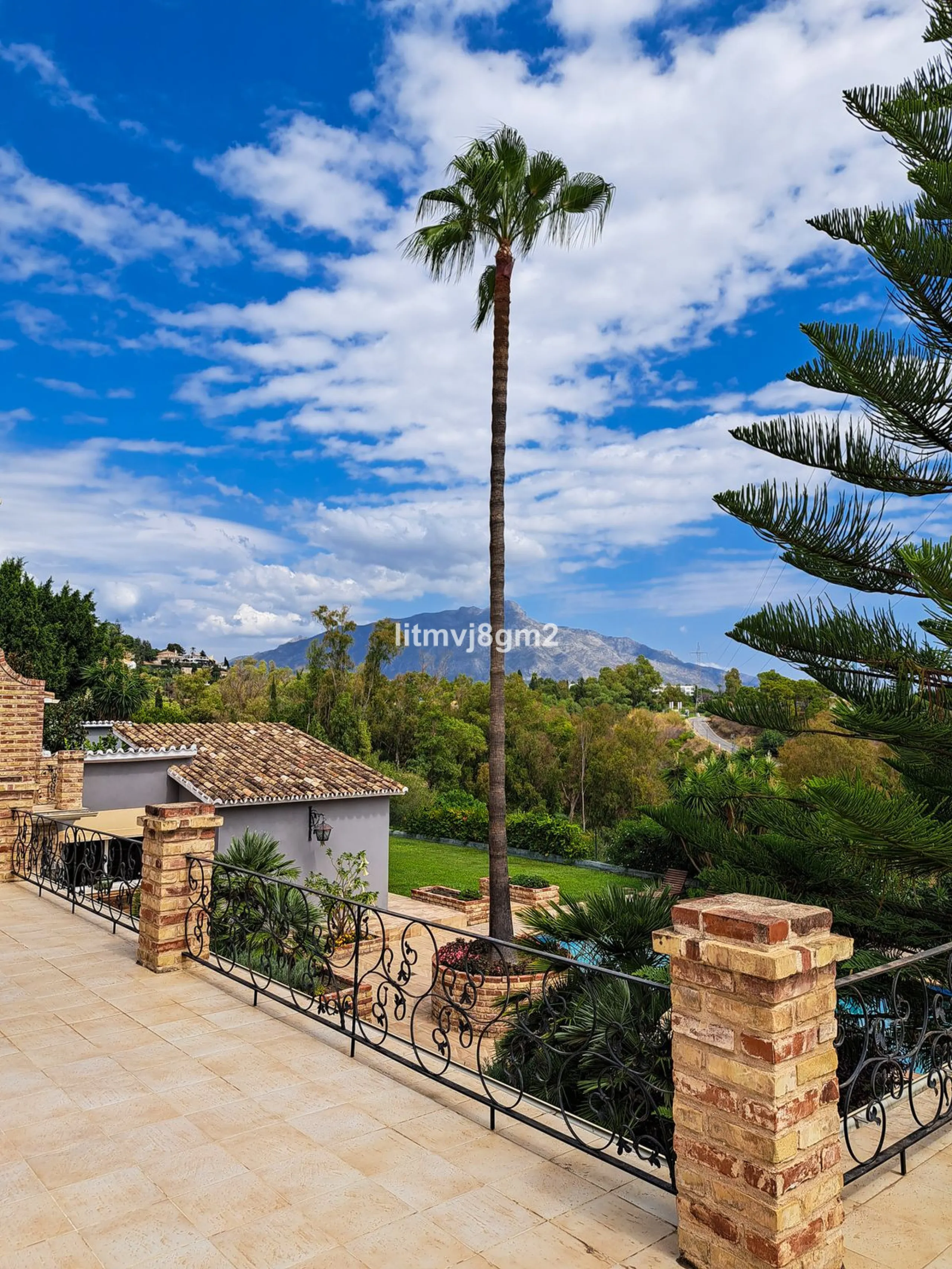Significant price reduction by 700.000€, priced to sell! Must be seen.