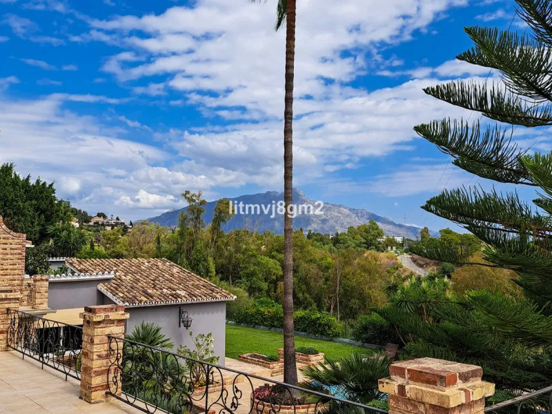 Significant price reduction by 700.000€, priced to sell! Must be seen.