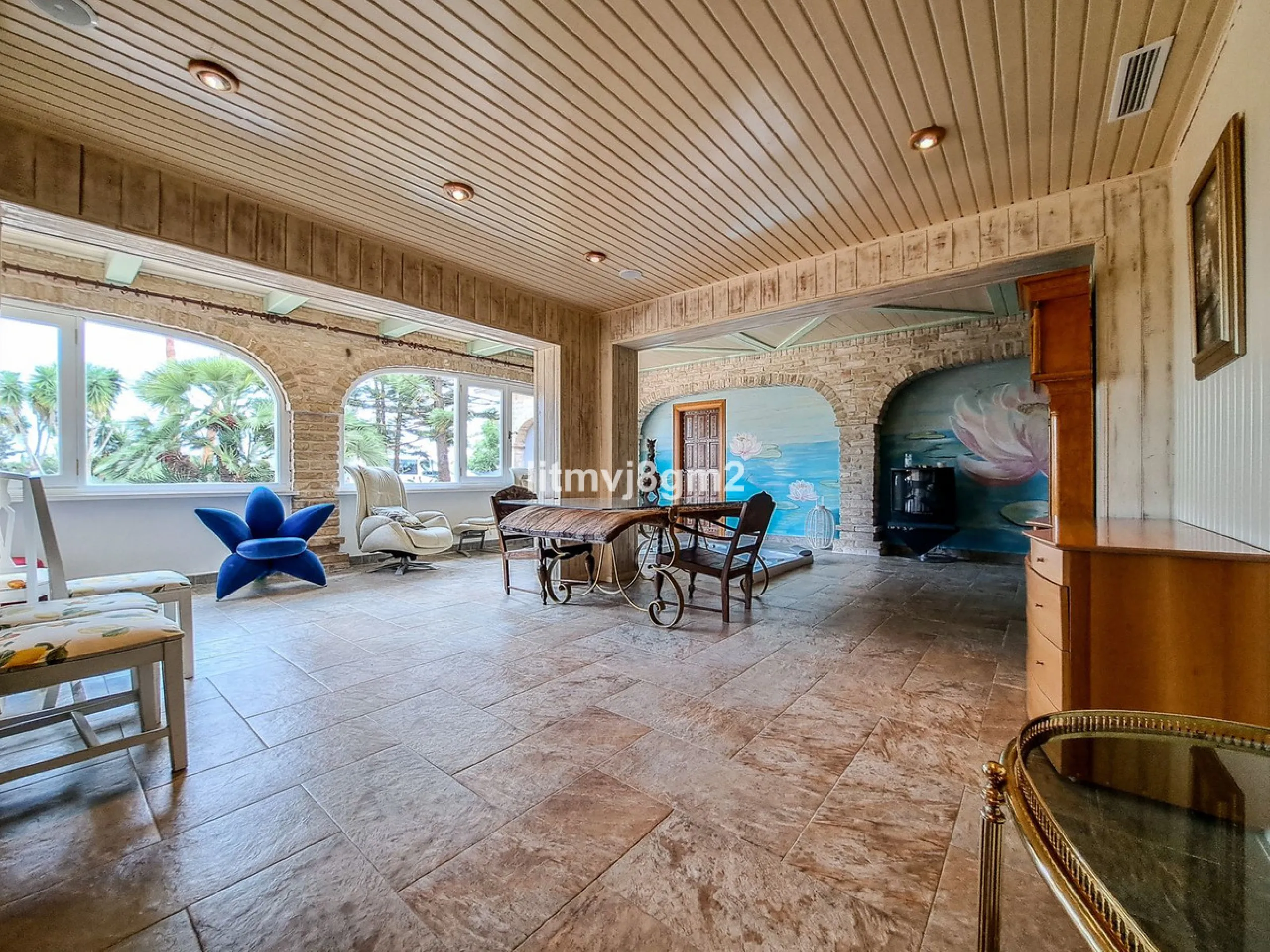 Significant price reduction by 700.000€, priced to sell! Must be seen.