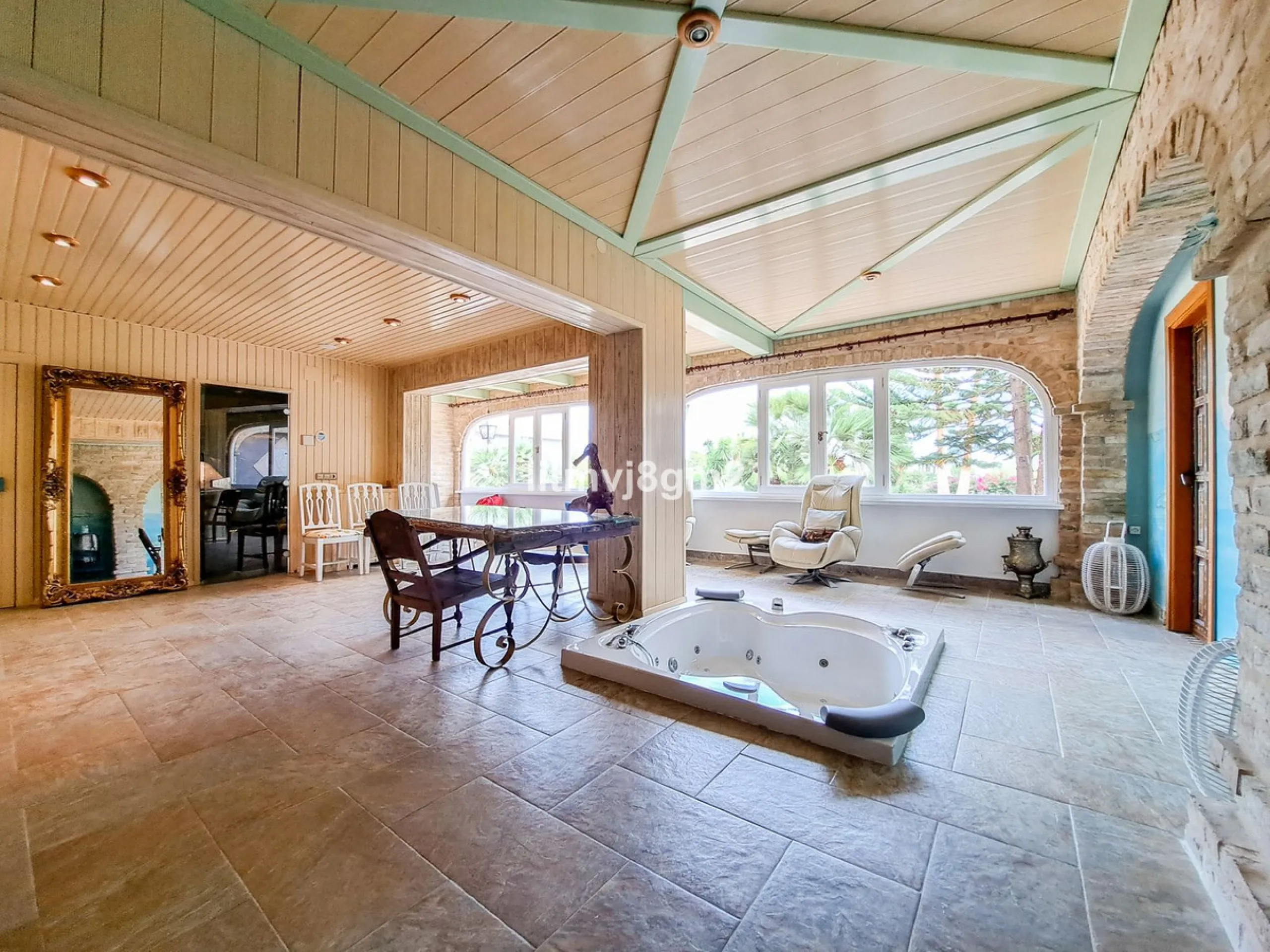 Significant price reduction by 700.000€, priced to sell! Must be seen.