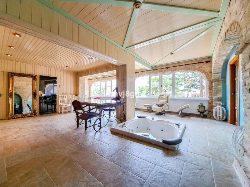 Significant price reduction by 700.000€, priced to sell! Must be seen.