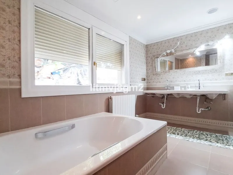 Significant price reduction by 700.000€, priced to sell! Must be seen.