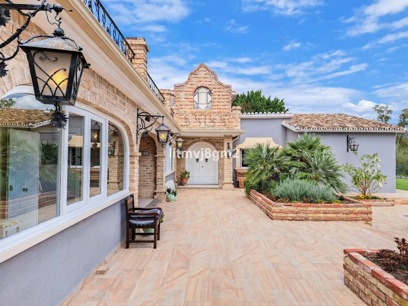 Significant price reduction by 700.000€, priced to sell! Must be seen.