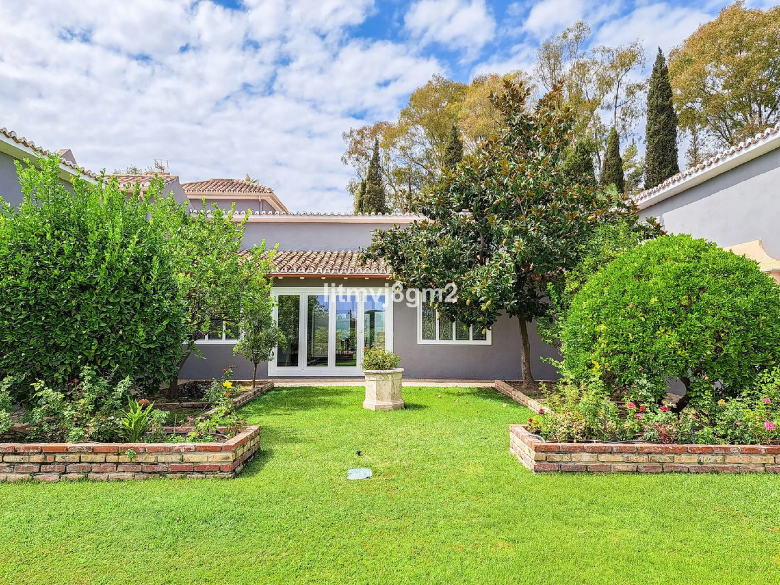 Significant price reduction by 700.000€, priced to sell! Must be seen.