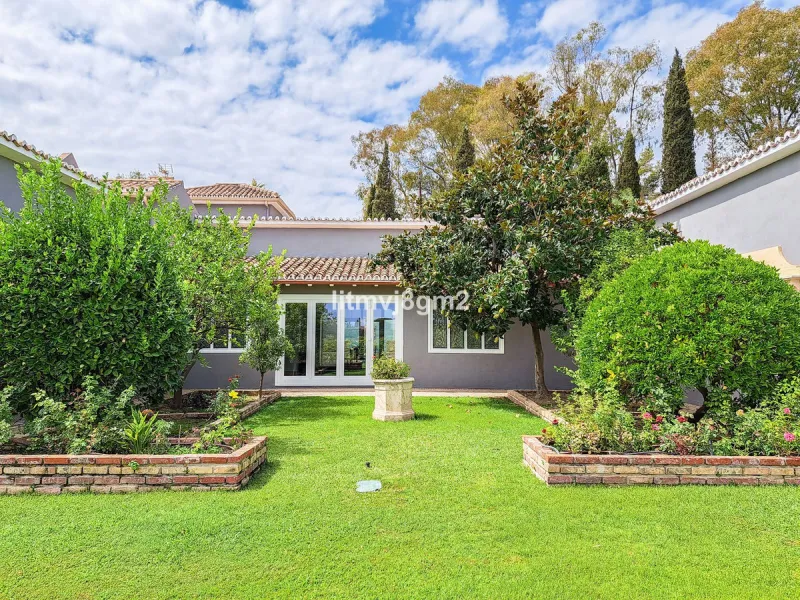 Significant price reduction by 700.000€, priced to sell! Must be seen.