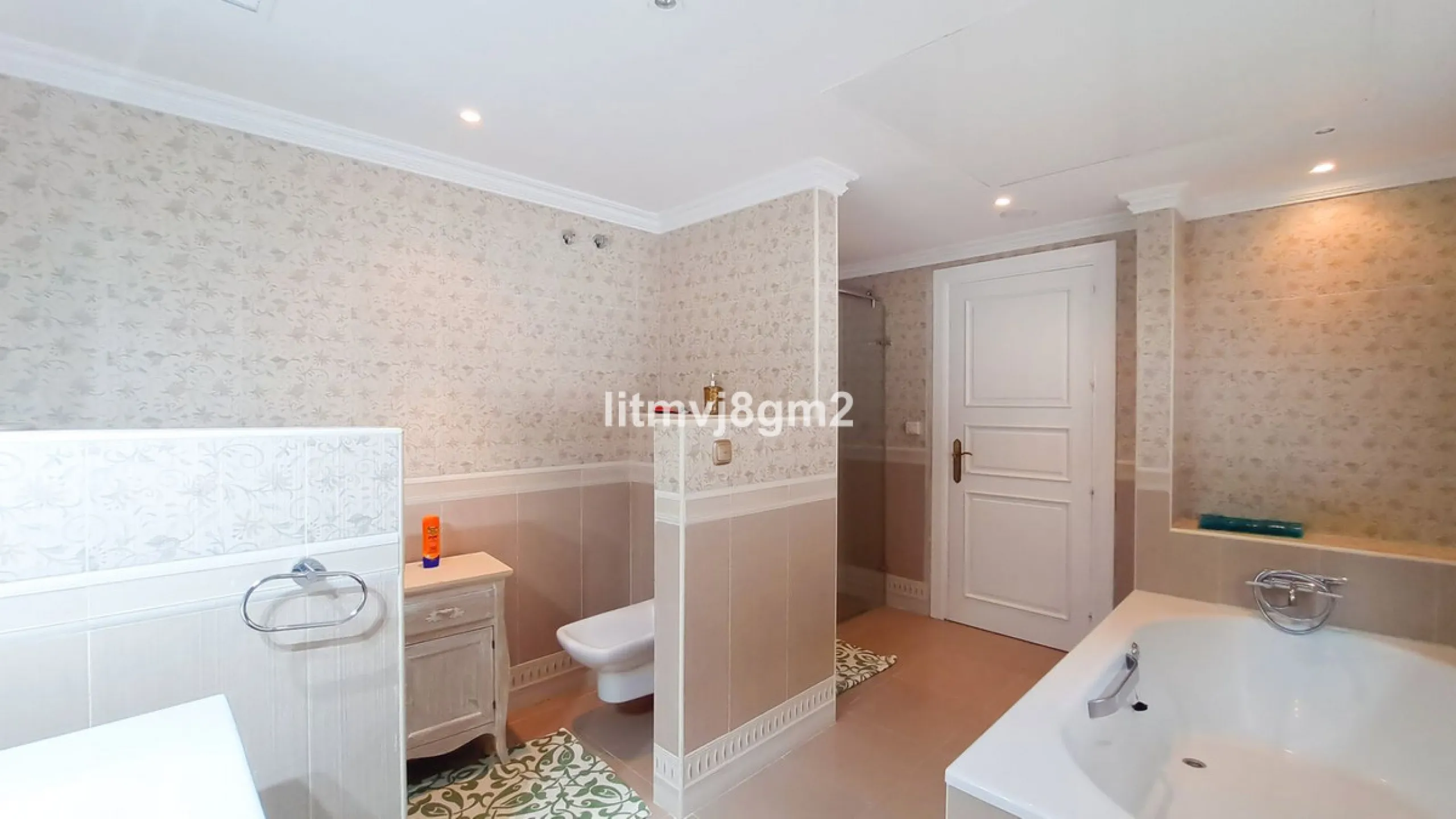 Significant price reduction by 700.000€, priced to sell! Must be seen.