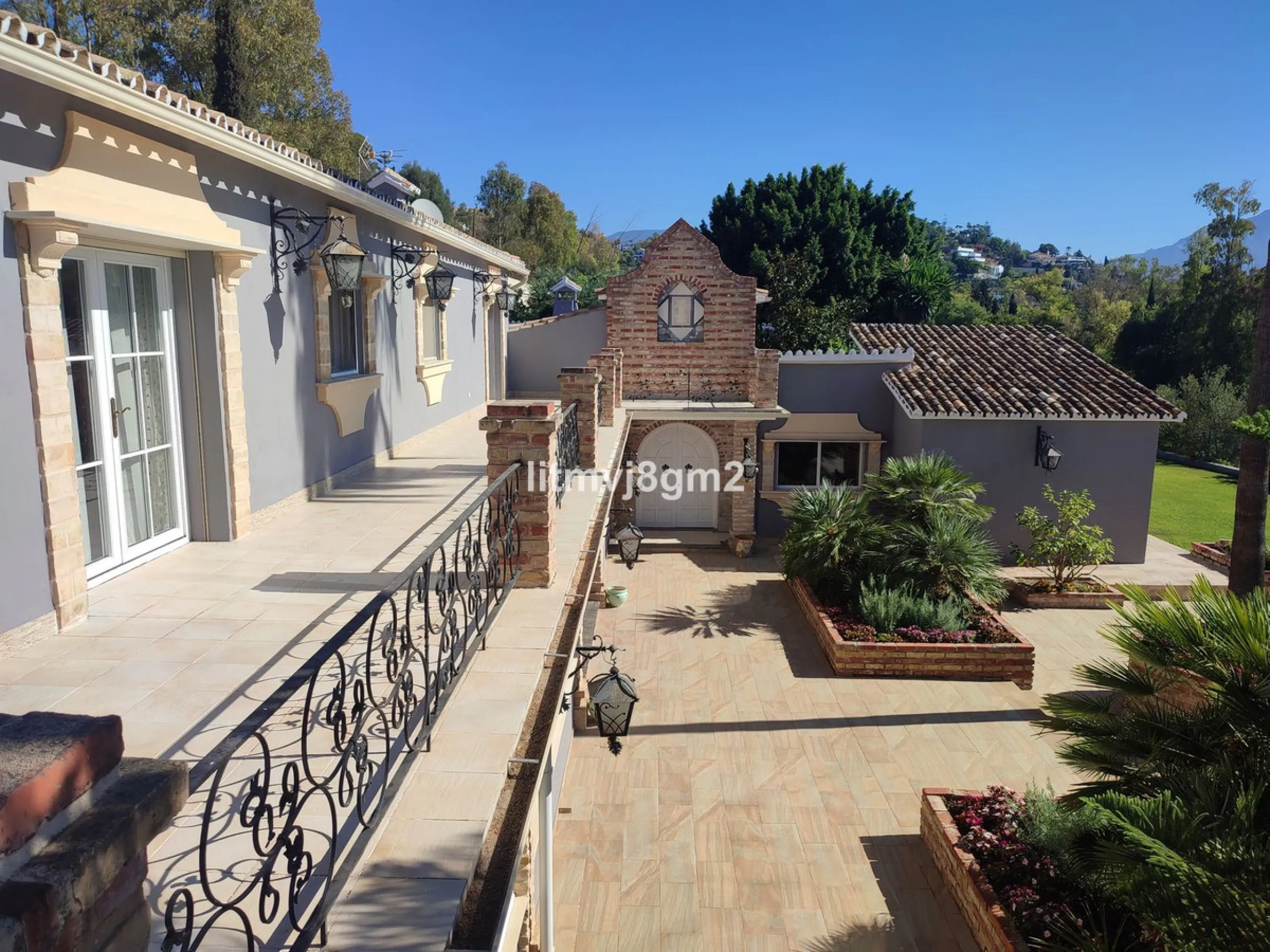 Significant price reduction by 700.000€, priced to sell! Must be seen.