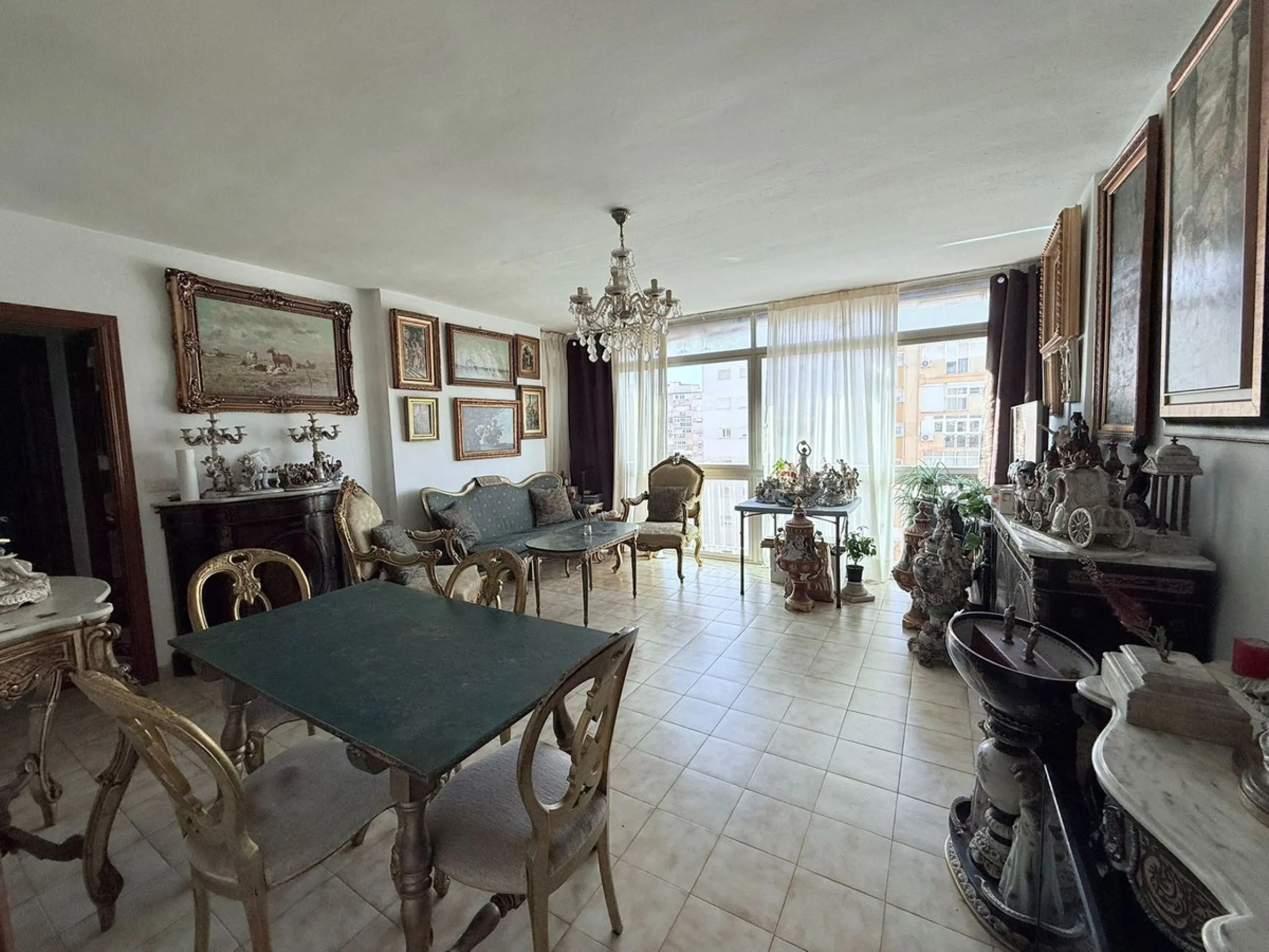 Fabulous 3-Bedroom Apartment in the Heart of Málaga