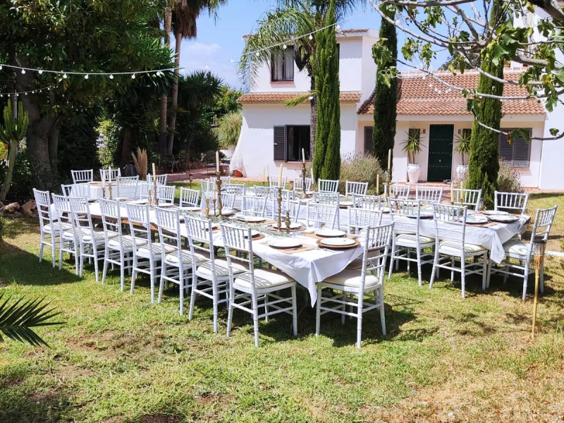 Presenting this beautiful property with an unbeatable location and a 7-year track record of successful rentals and an excellent reputation.