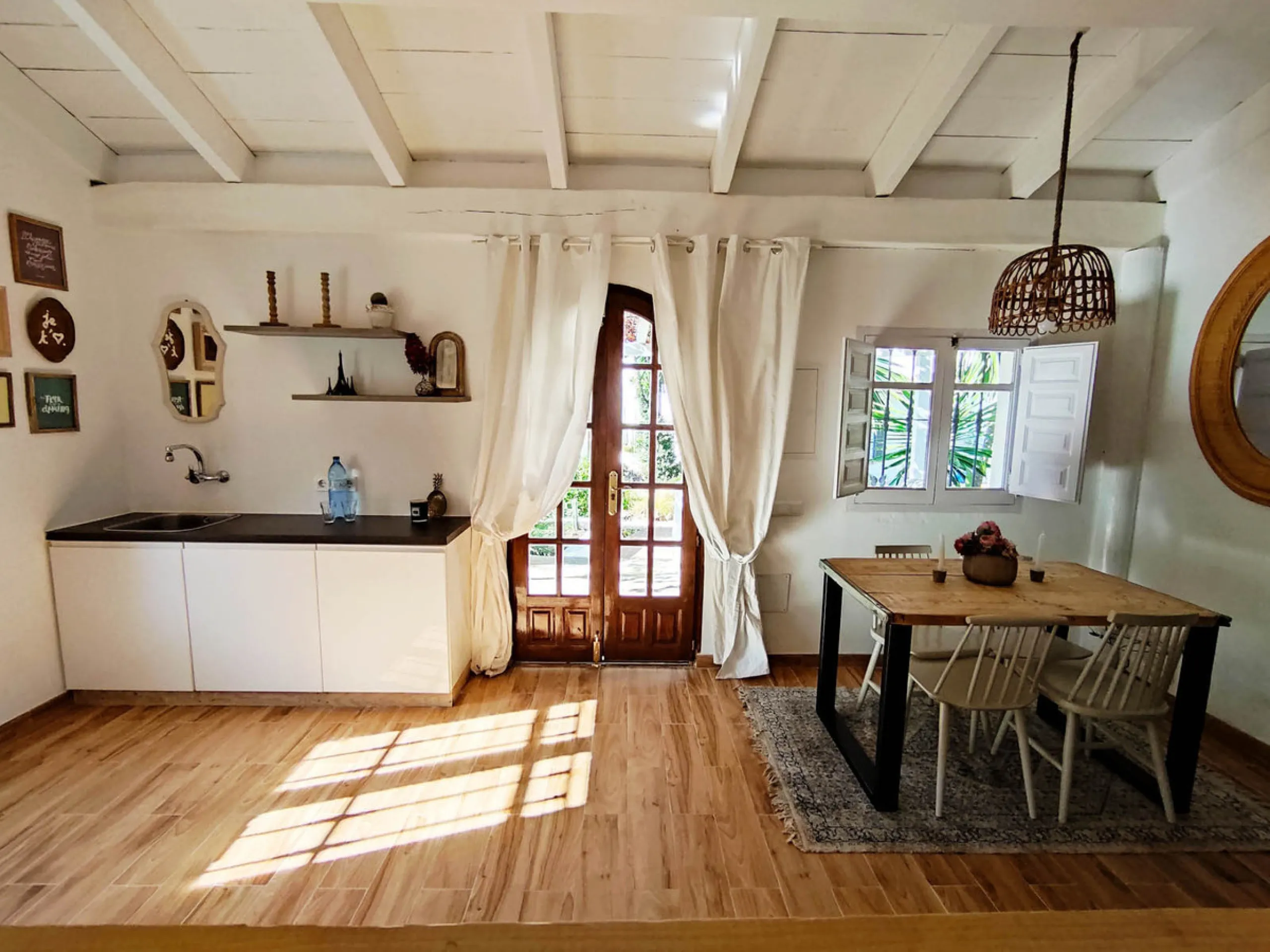 Presenting this beautiful property with an unbeatable location and a 7-year track record of successful rentals and an excellent reputation.
