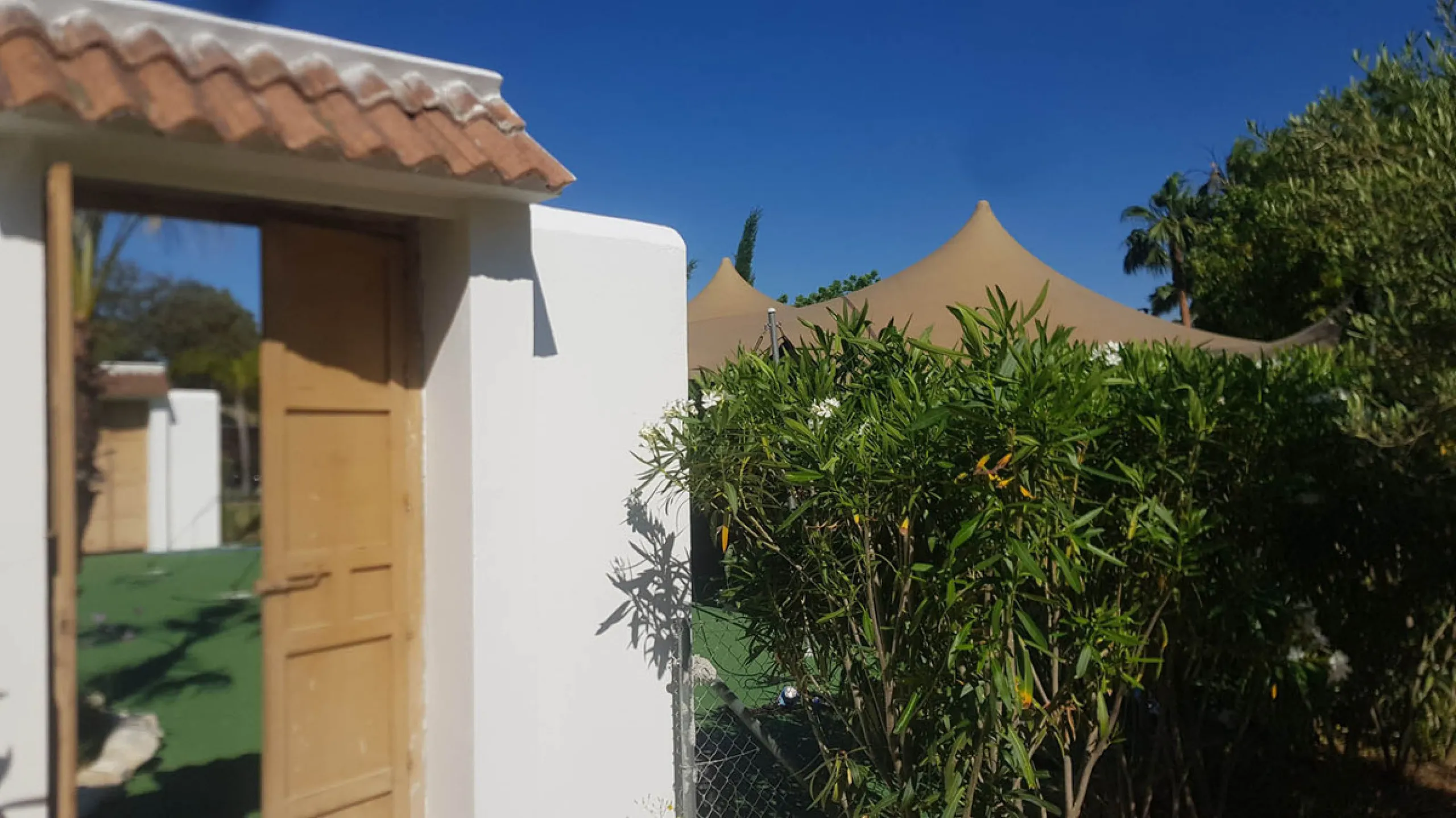 Presenting this beautiful property with an unbeatable location and a 7-year track record of successful rentals and an excellent reputation.