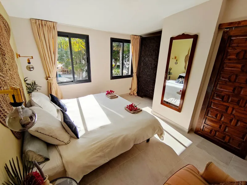 Presenting this beautiful property with an unbeatable location and a 7-year track record of successful rentals and an excellent reputation.