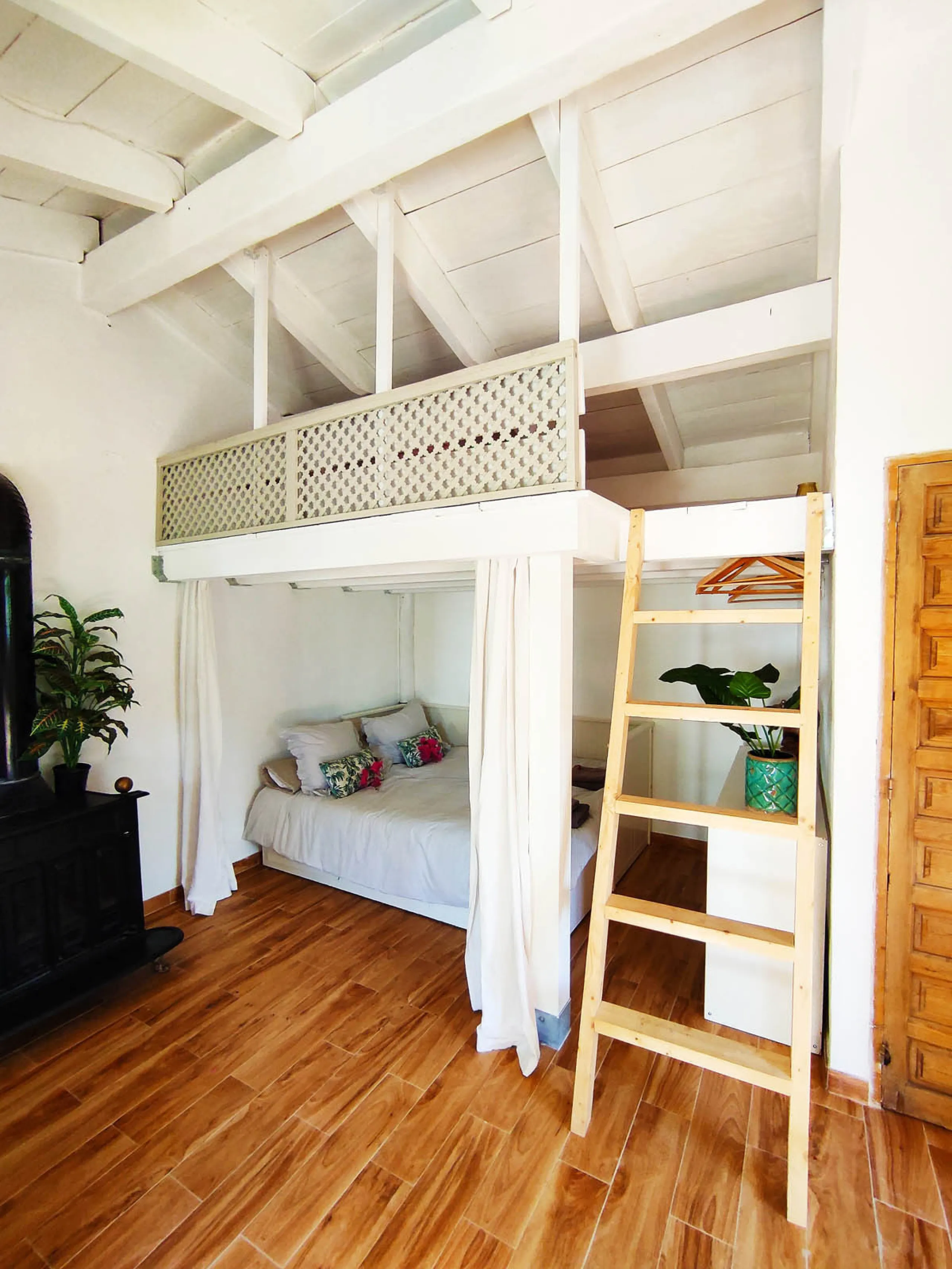 Presenting this beautiful property with an unbeatable location and a 7-year track record of successful rentals and an excellent reputation.