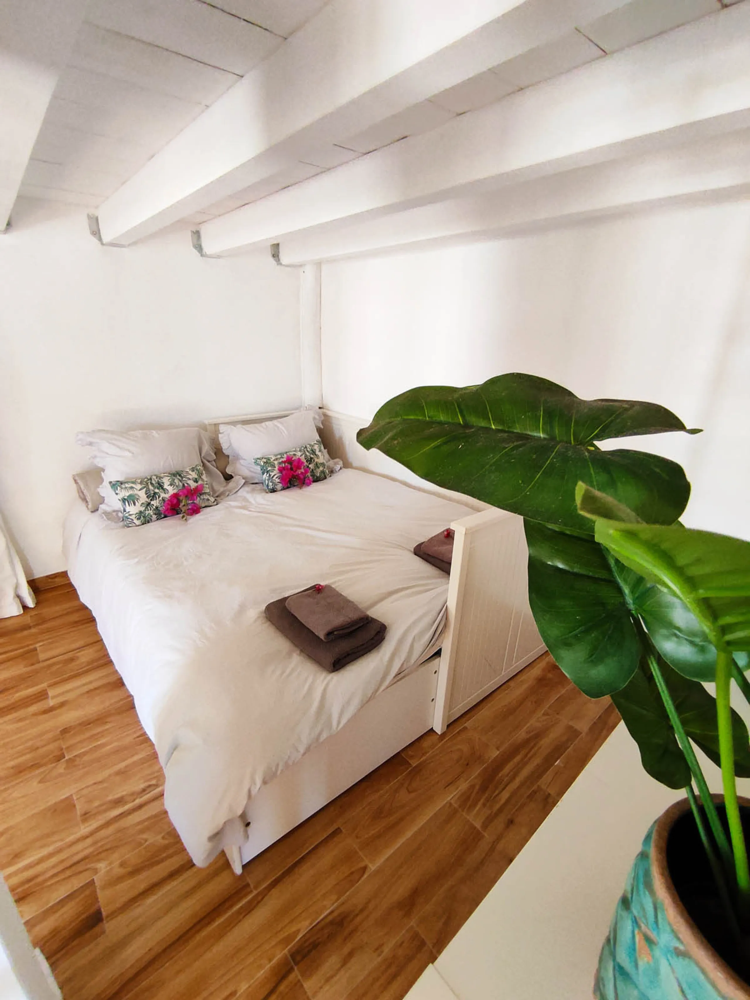 Presenting this beautiful property with an unbeatable location and a 7-year track record of successful rentals and an excellent reputation.