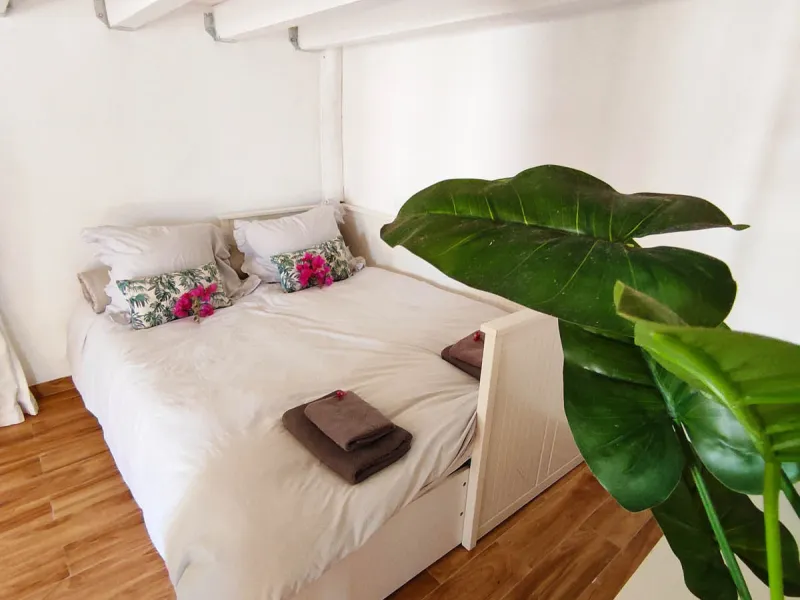 Presenting this beautiful property with an unbeatable location and a 7-year track record of successful rentals and an excellent reputation.