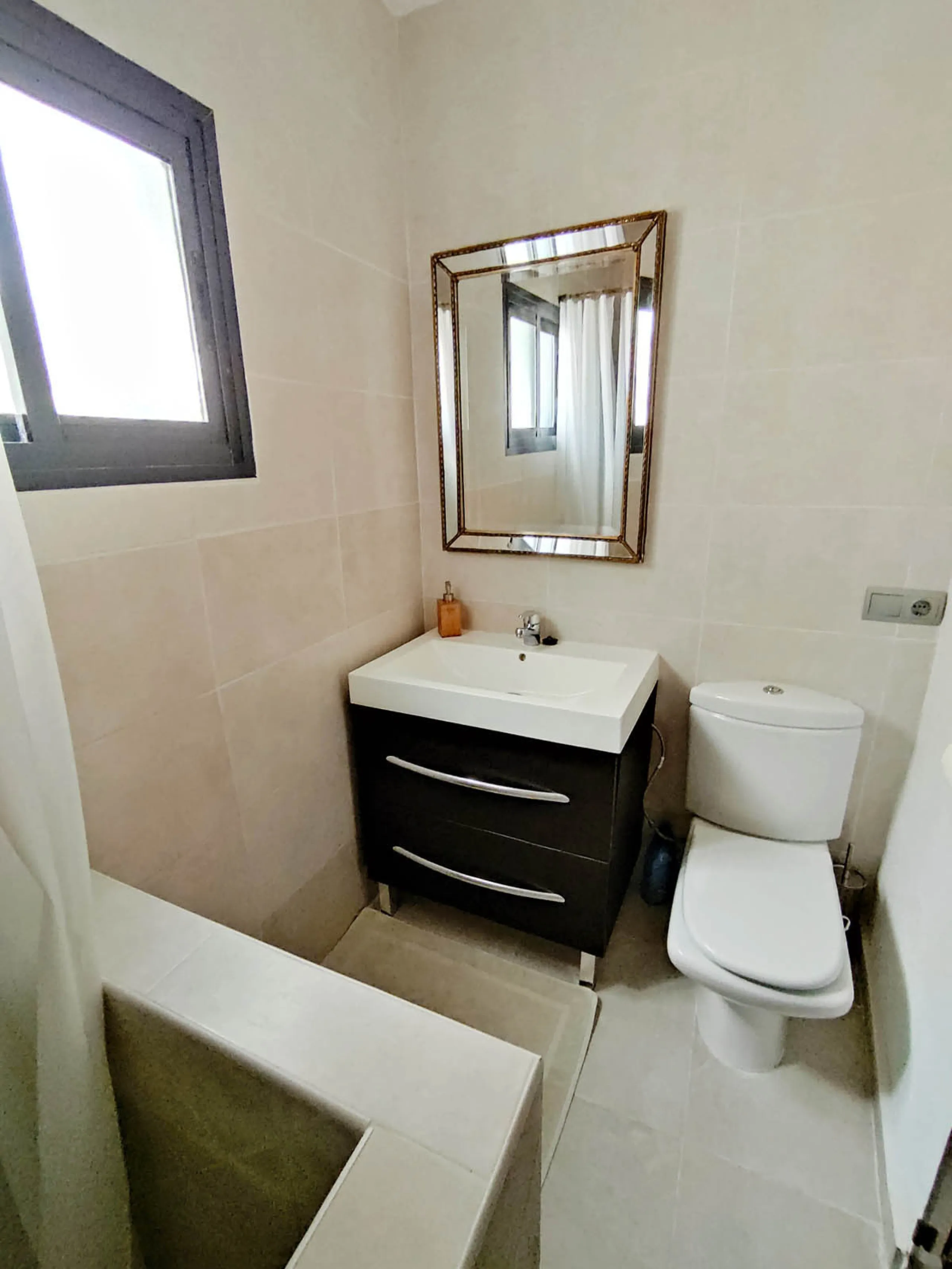 Presenting this beautiful property with an unbeatable location and a 7-year track record of successful rentals and an excellent reputation.
