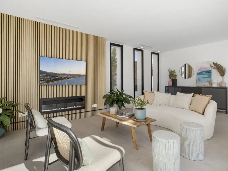 Steps from the sea, built for modern living, this stunning contemporary villa is located in the sought-after urbanisation of Marbesa, just a couple of minutes' walk from the beach. Built to the highest standards, the design elegantly wraps around the priv