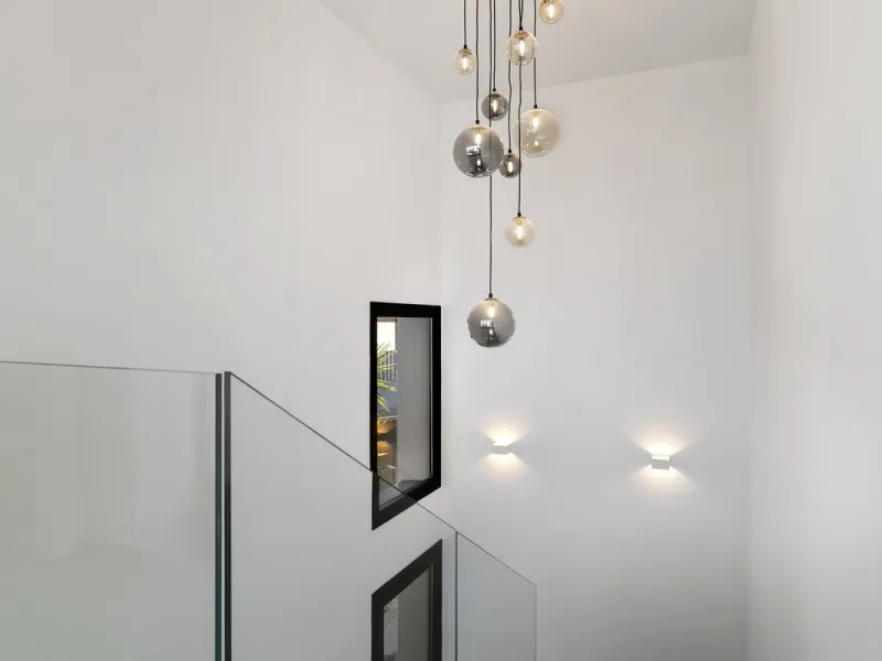 Steps from the sea, built for modern living, this stunning contemporary villa is located in the sought-after urbanisation of Marbesa, just a couple of minutes' walk from the beach. Built to the highest standards, the design elegantly wraps around the priv