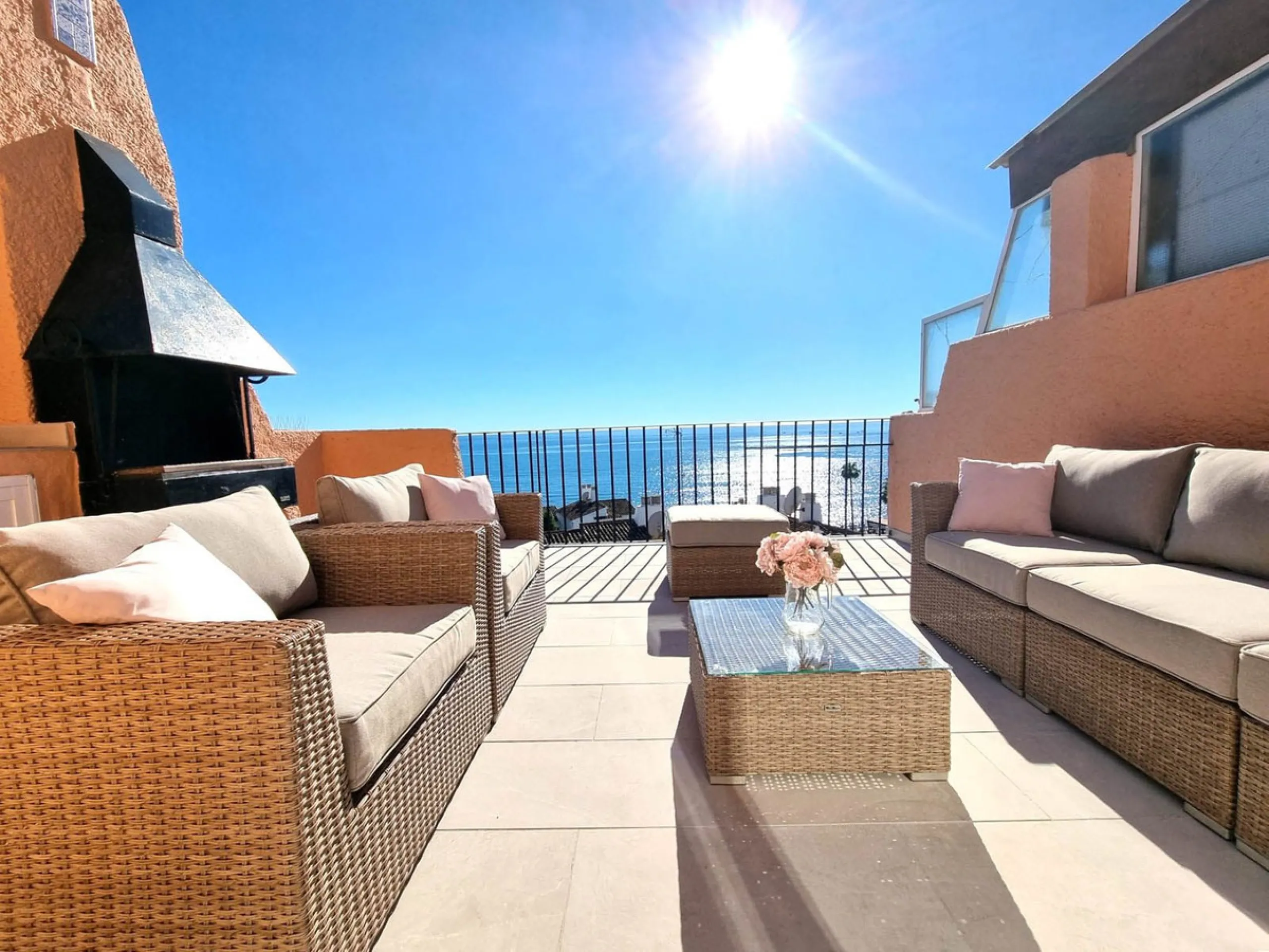 STUNNING FULLY RENOVATED SEAVIEW DUPLEX PENTHOUSE – BEACHSIDE CALAHONDA