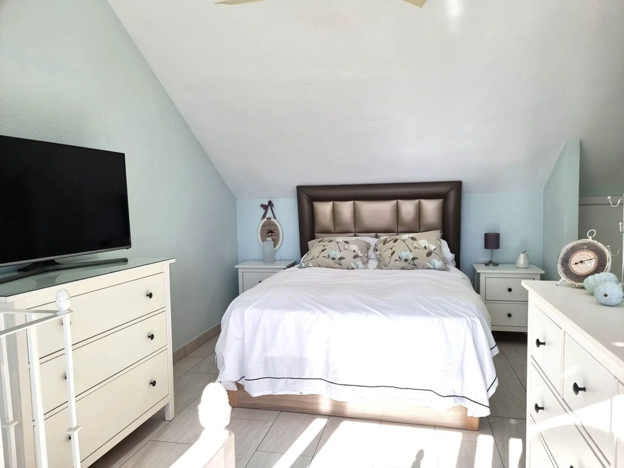 STUNNING FULLY RENOVATED SEAVIEW DUPLEX PENTHOUSE – BEACHSIDE CALAHONDA