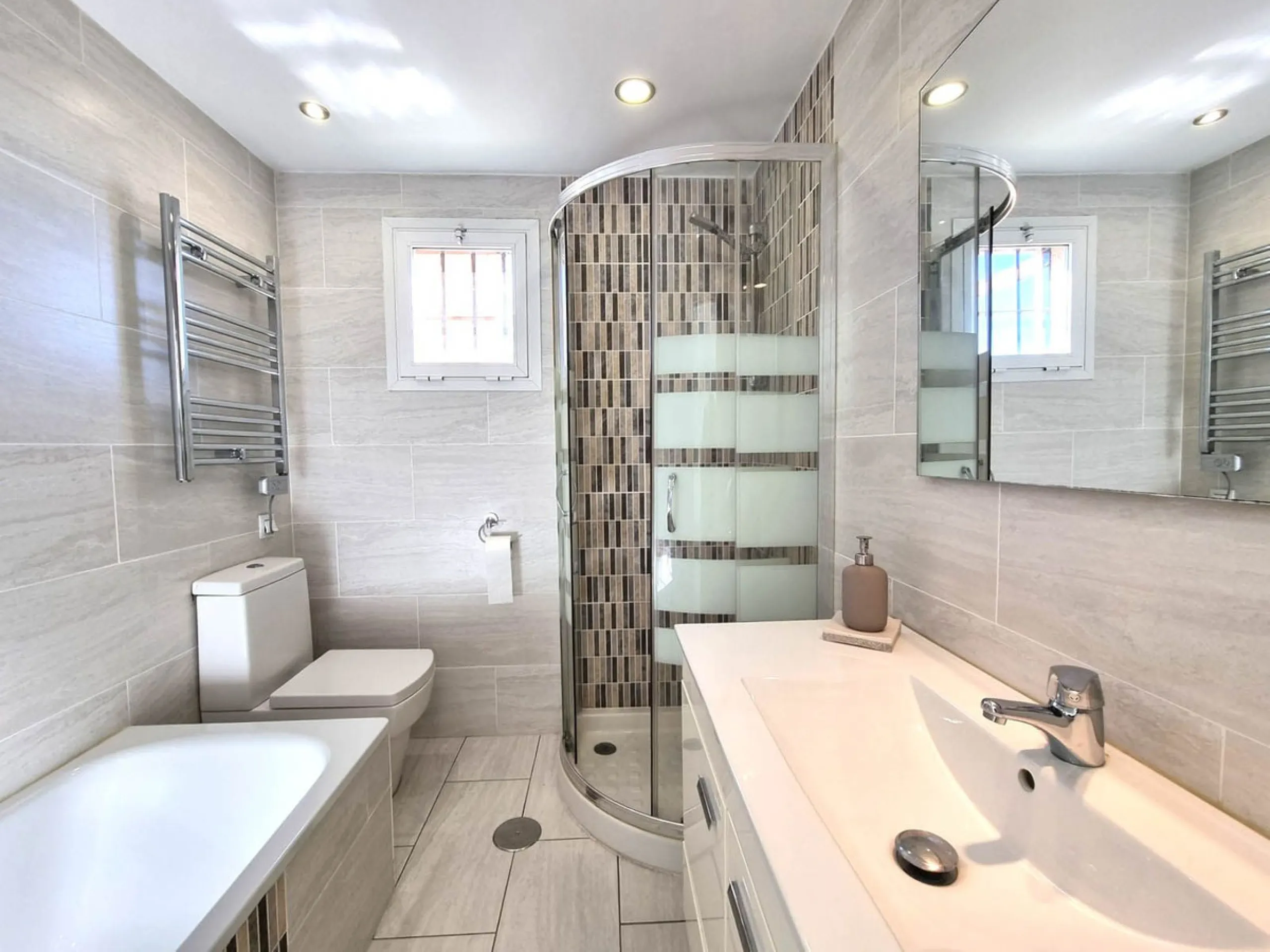 STUNNING FULLY RENOVATED SEAVIEW DUPLEX PENTHOUSE – BEACHSIDE CALAHONDA