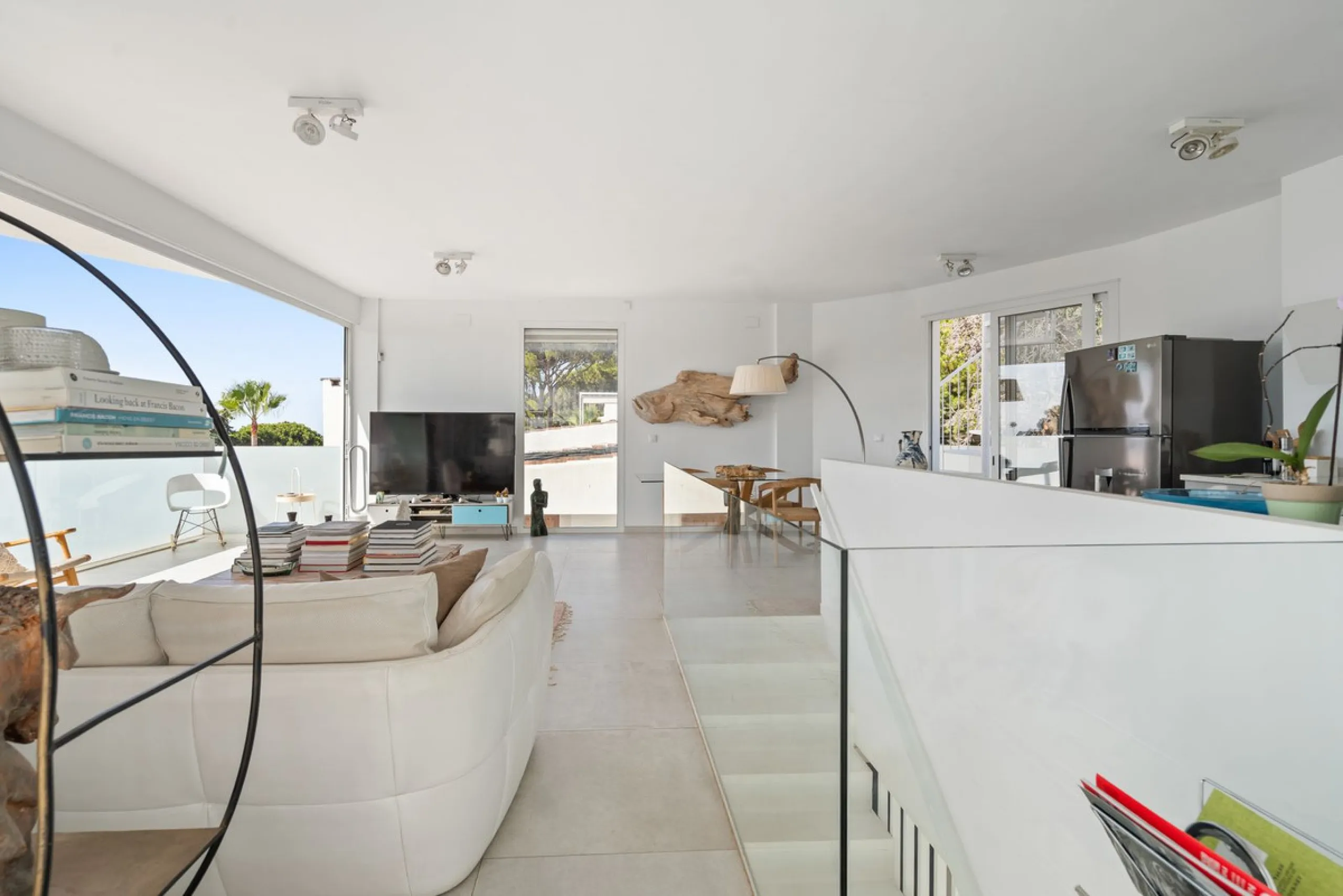 House - Detached Villa в продаже в Marbella, Málaga. В доме 3 спален и 2 ванных комнат. Площадь дома 309 м². Площадь участка 400 м²