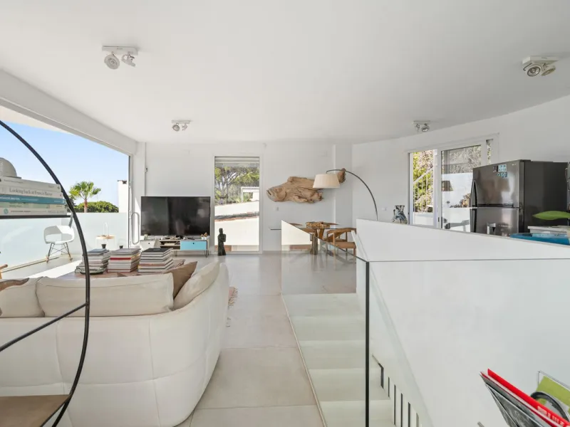 House - Detached Villa в продаже в Marbella, Málaga. В доме 3 спален и 2 ванных комнат. Площадь дома 309 м². Площадь участка 400 м²
