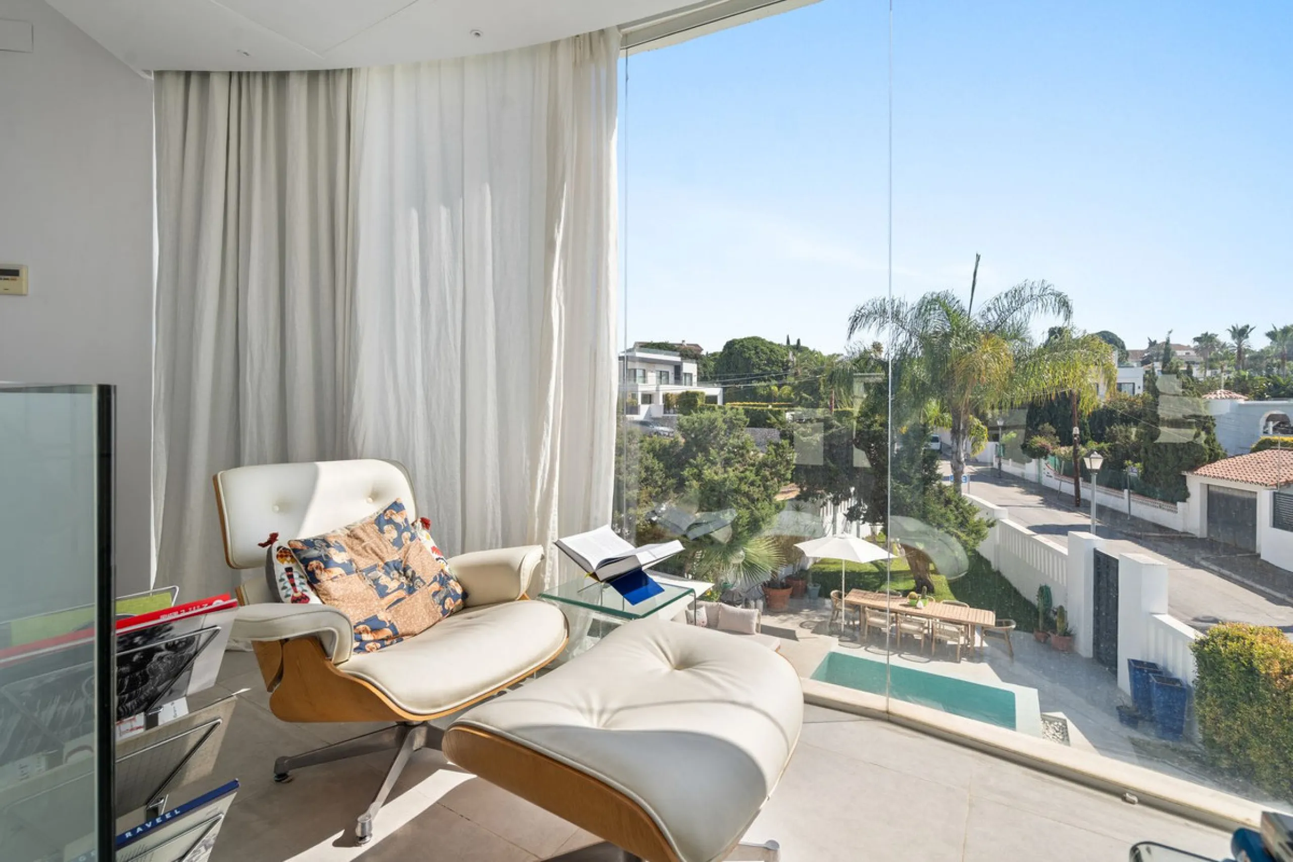 House - Detached Villa в продаже в Marbella, Málaga. В доме 3 спален и 2 ванных комнат. Площадь дома 309 м². Площадь участка 400 м²