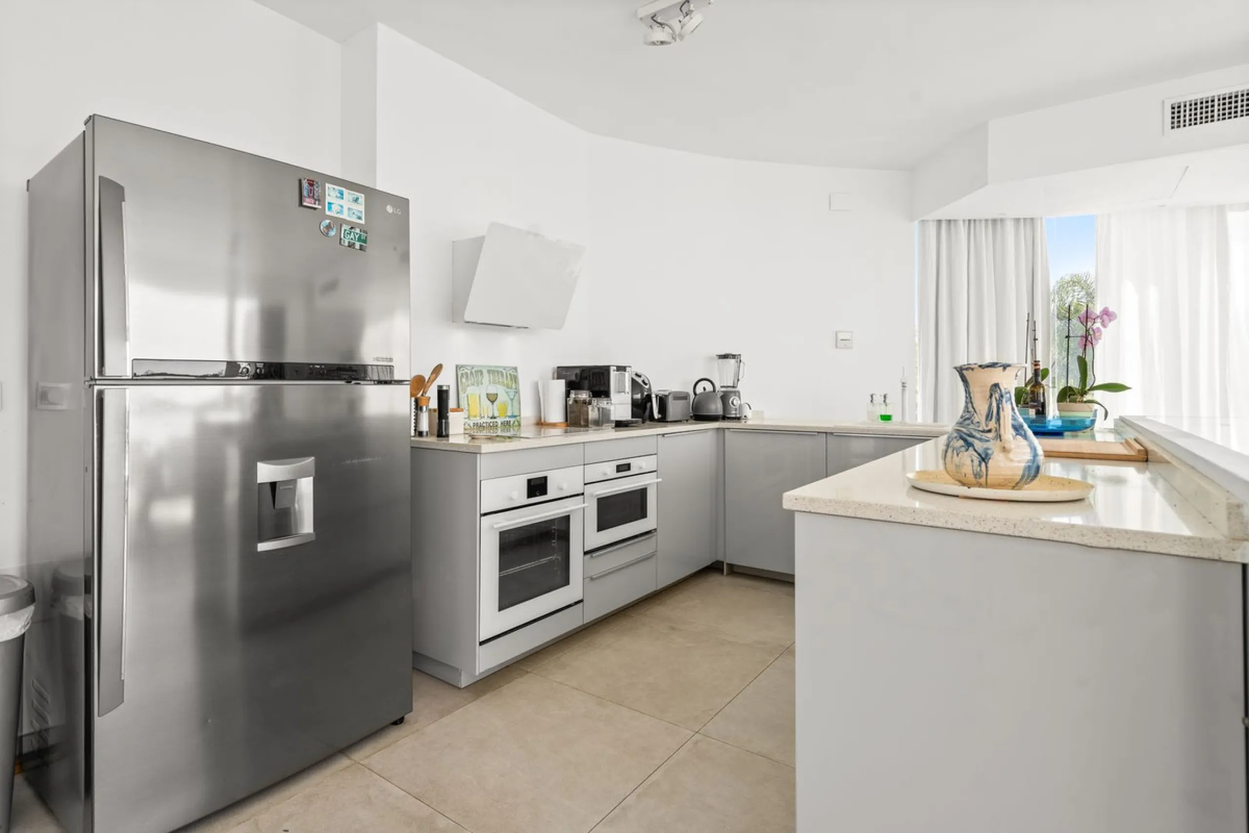 House - Detached Villa в продаже в Marbella, Málaga. В доме 3 спален и 2 ванных комнат. Площадь дома 309 м². Площадь участка 400 м²