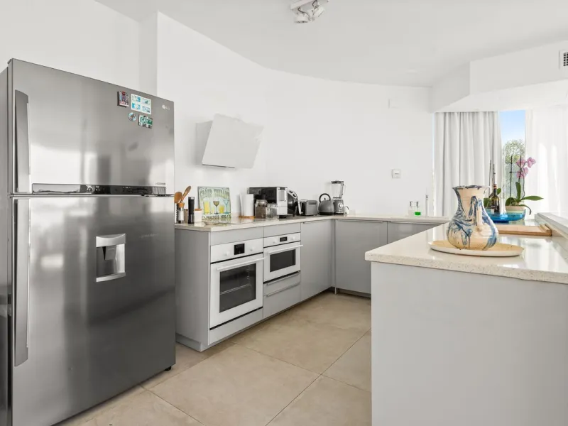 House - Detached Villa в продаже в Marbella, Málaga. В доме 3 спален и 2 ванных комнат. Площадь дома 309 м². Площадь участка 400 м²