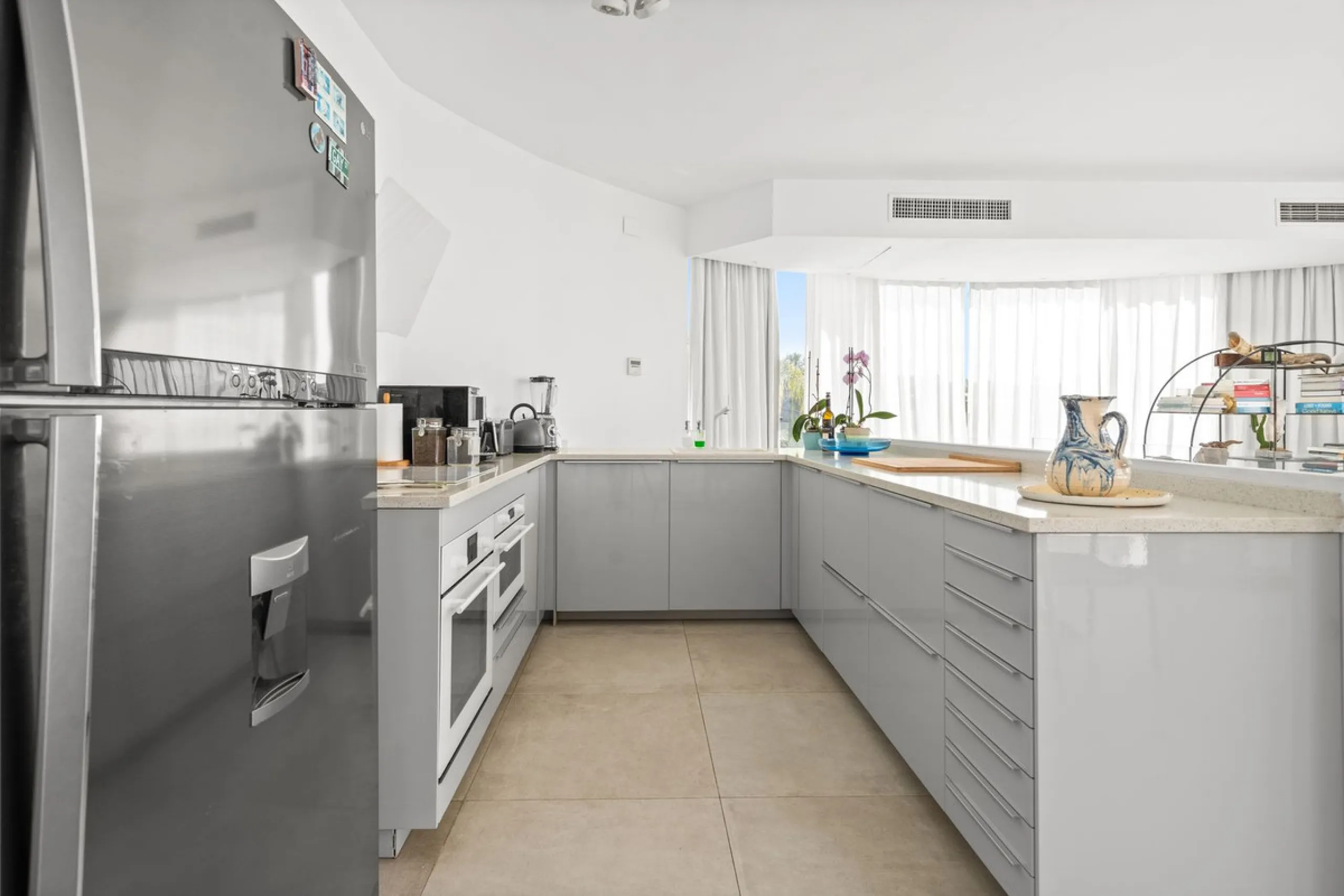 House - Detached Villa в продаже в Marbella, Málaga. В доме 3 спален и 2 ванных комнат. Площадь дома 309 м². Площадь участка 400 м²