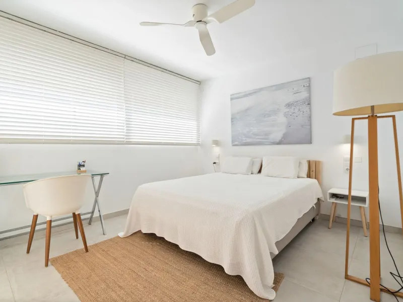 House - Detached Villa в продаже в Marbella, Málaga. В доме 3 спален и 2 ванных комнат. Площадь дома 309 м². Площадь участка 400 м²