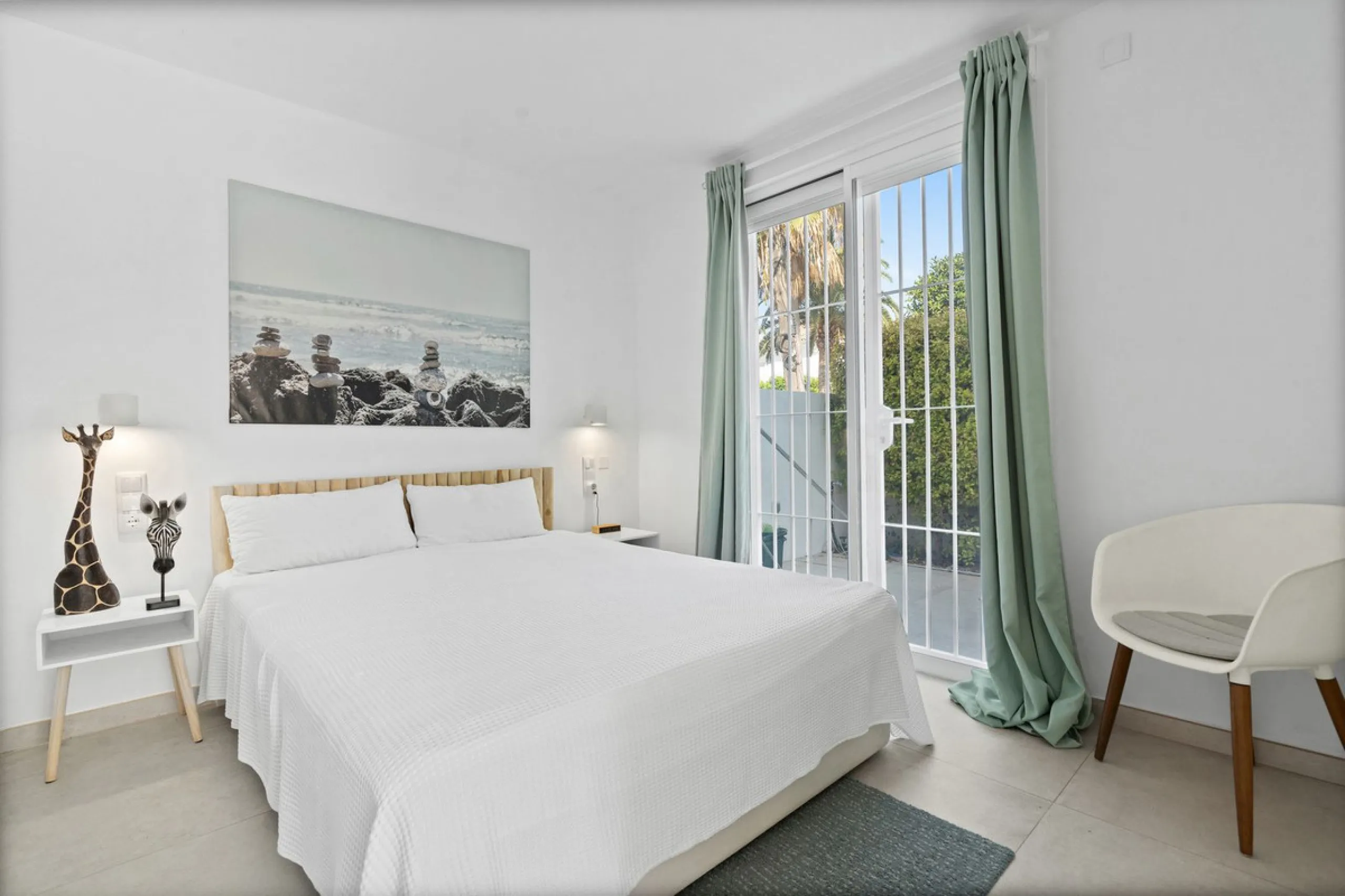 House - Detached Villa в продаже в Marbella, Málaga. В доме 3 спален и 2 ванных комнат. Площадь дома 309 м². Площадь участка 400 м²