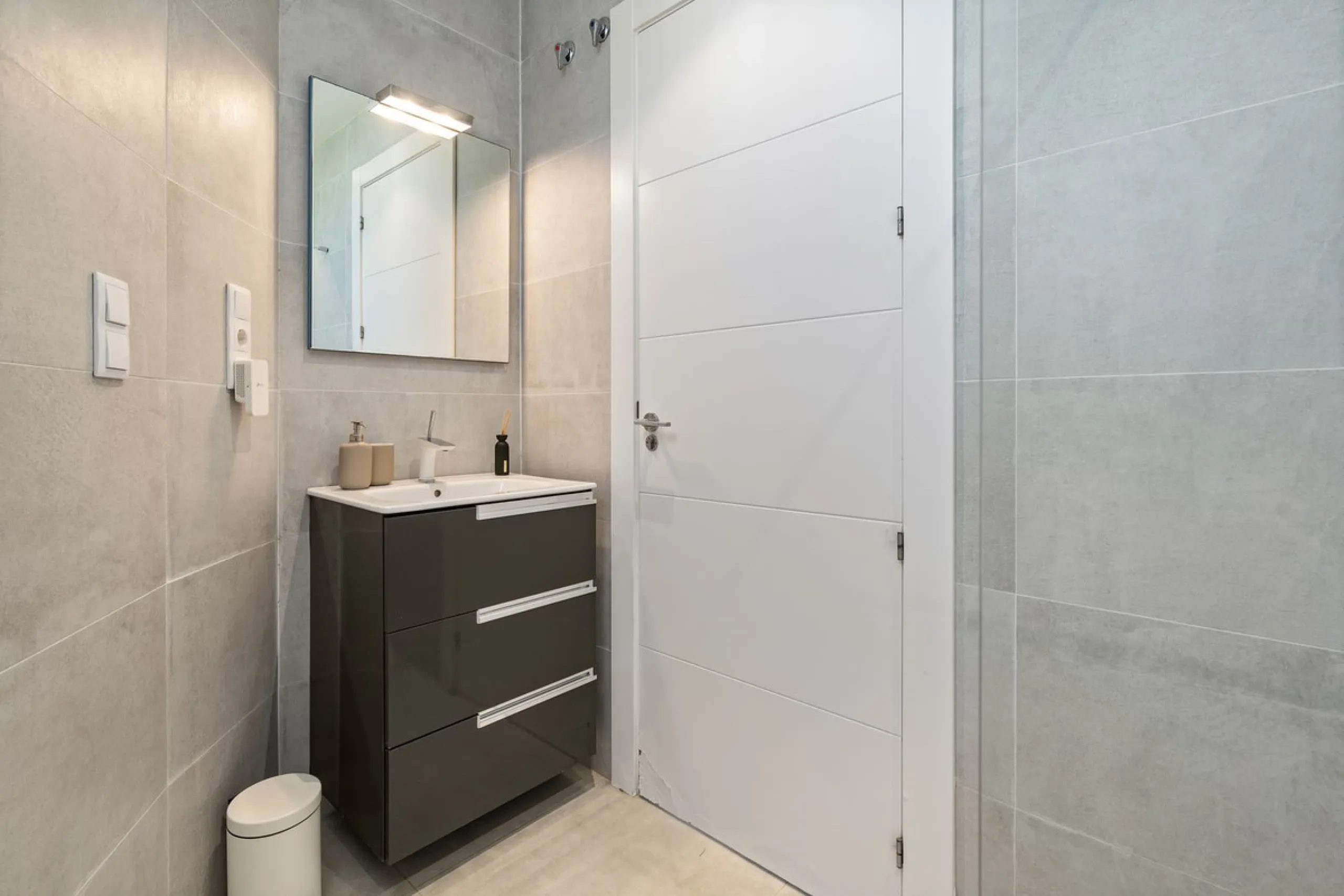 House - Detached Villa в продаже в Marbella, Málaga. В доме 3 спален и 2 ванных комнат. Площадь дома 309 м². Площадь участка 400 м²