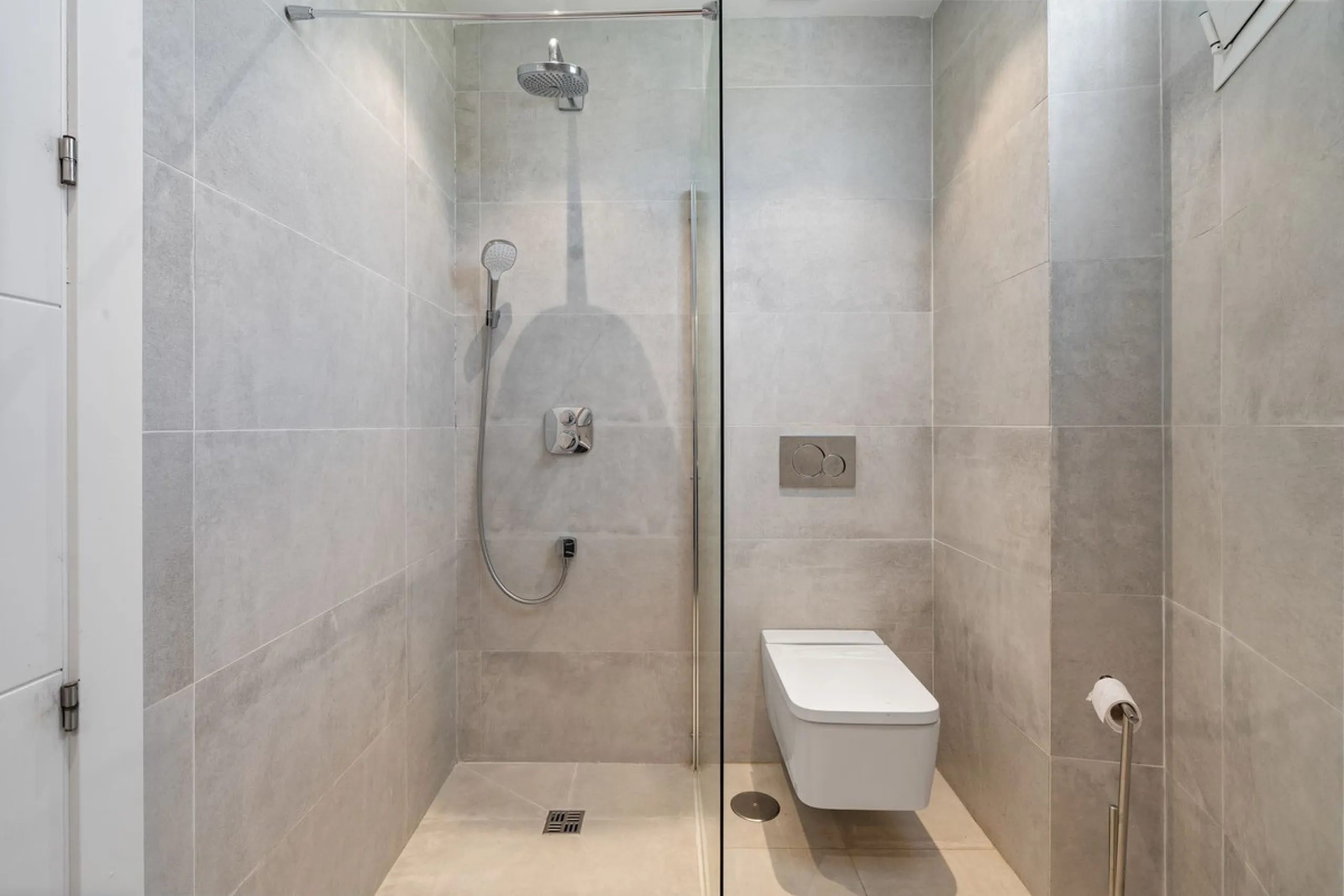 House - Detached Villa в продаже в Marbella, Málaga. В доме 3 спален и 2 ванных комнат. Площадь дома 309 м². Площадь участка 400 м²