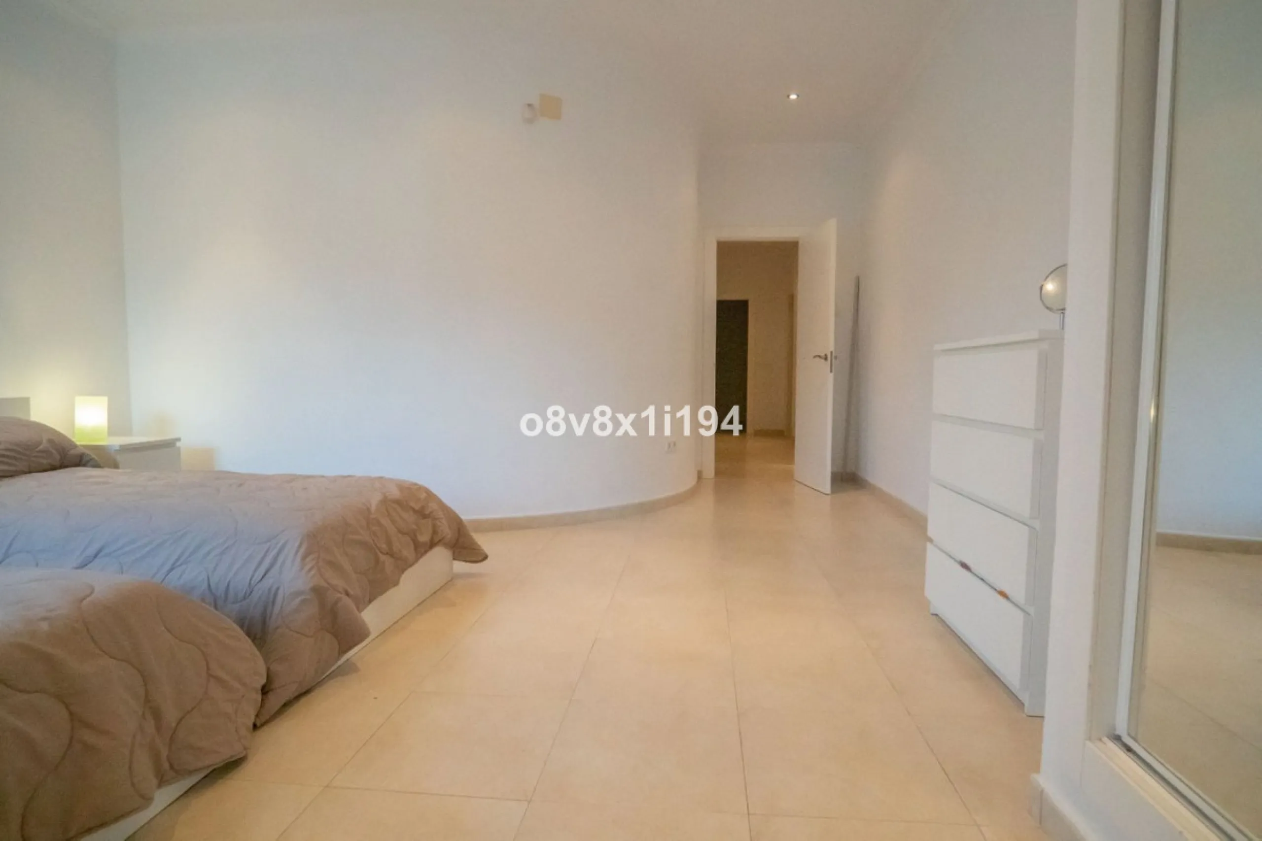 Looking for peace, space, and quality of life near the sea? Look no further! We present to you this spectacular detached villa located in a luxurious area of Benajarafe, just 1.5 km from the beach, offering stunning open views that will make you feel like
