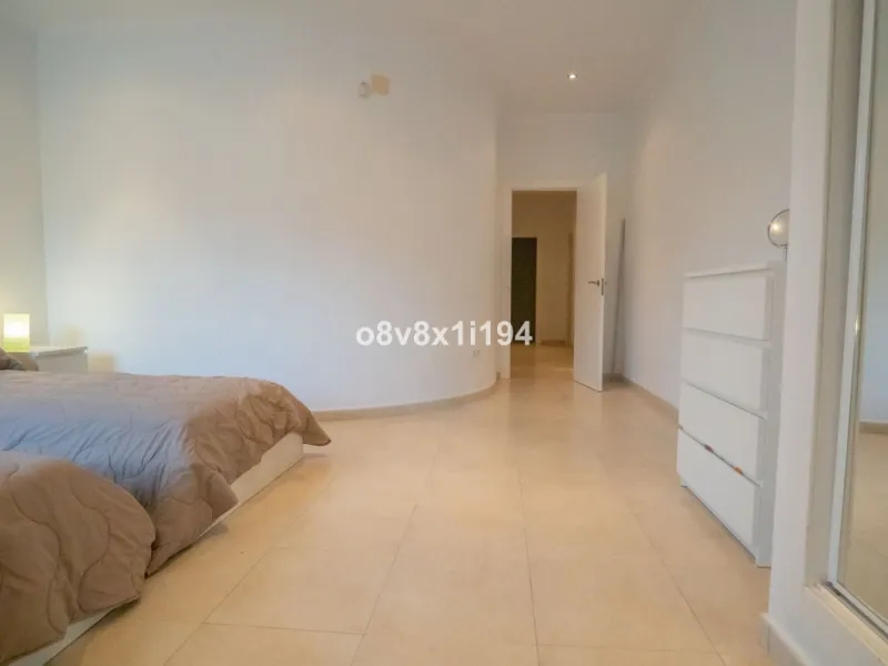 Looking for peace, space, and quality of life near the sea? Look no further! We present to you this spectacular detached villa located in a luxurious area of Benajarafe, just 1.5 km from the beach, offering stunning open views that will make you feel like