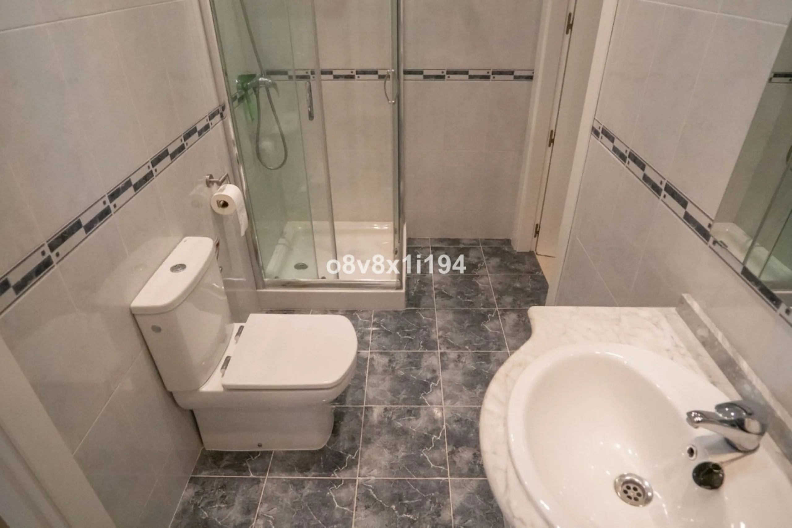 Looking for peace, space, and quality of life near the sea? Look no further! We present to you this spectacular detached villa located in a luxurious area of Benajarafe, just 1.5 km from the beach, offering stunning open views that will make you feel like