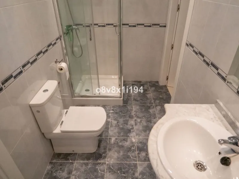 Looking for peace, space, and quality of life near the sea? Look no further! We present to you this spectacular detached villa located in a luxurious area of Benajarafe, just 1.5 km from the beach, offering stunning open views that will make you feel like