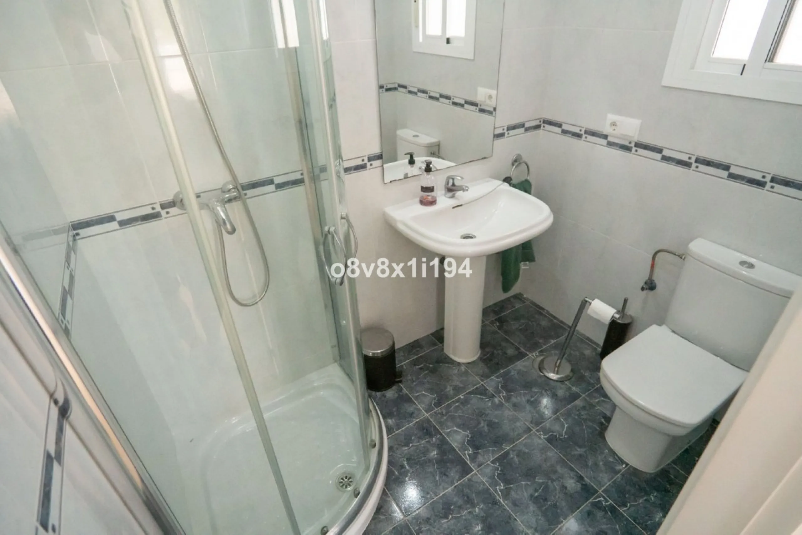 Looking for peace, space, and quality of life near the sea? Look no further! We present to you this spectacular detached villa located in a luxurious area of Benajarafe, just 1.5 km from the beach, offering stunning open views that will make you feel like